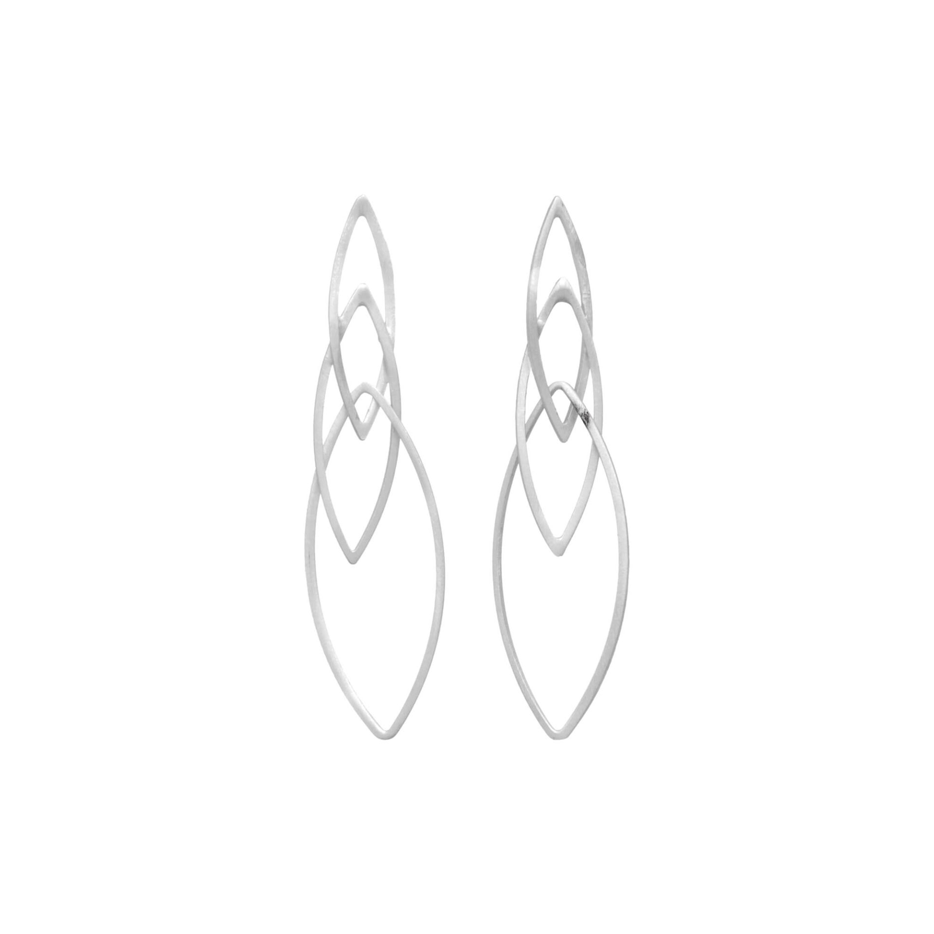 Tezer staat voor een individuele, en niet met een ander te vergelijken, sieraden collectie in sterling zilver en goud. Deze elegante en harmonieuze sieraden, waarmee de draagster haar eigen persoonlijkheid onderstreept, zullen snel tot een van de persoonlijke favorieten behoren.

Laat je inspireren door de vrouwelijke kracht en tijdloze elegantie van Tezer Design. Ontdek nu onze collectie en vind het sieraad dat écht bij jou past.
