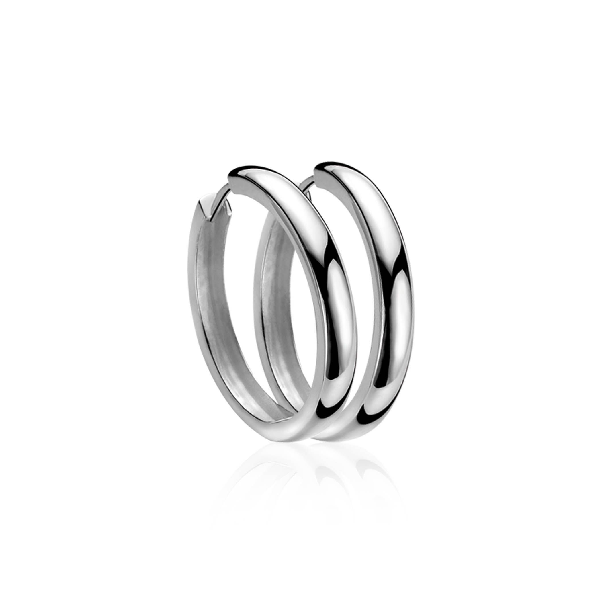 Zinzi Zilveren Oorringen zijn elegante creolen, ideaal voor elke gelegenheid. Ze zijn zilverkleurig, gemaakt van hoogwaardig zilver, met een diameter van 24 mm en een breedte van 3 mm. Draag deze verfijnde oorbellen met zowel casual als chique outfits voor een stijlvolle uitstraling die elke dag glans geeft.