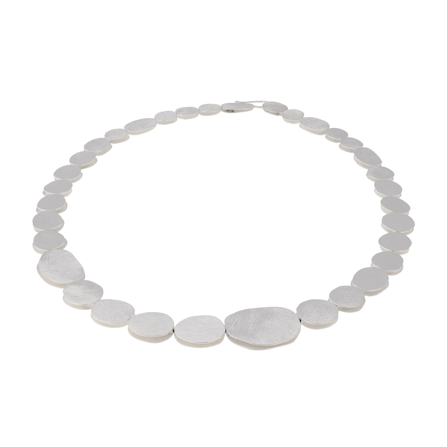 Het merk DECO ECHO is een combinatie van modern design en traditioneel vakmanschap. Door de strakke lijnen en unieke vormen zijn deze sieraden stuk voor stuk een klein kunstwerkje. De sieraden zijn gemaakt van sterling zilver. Ook wordt er gebruik gemaakt van verguld zilver.