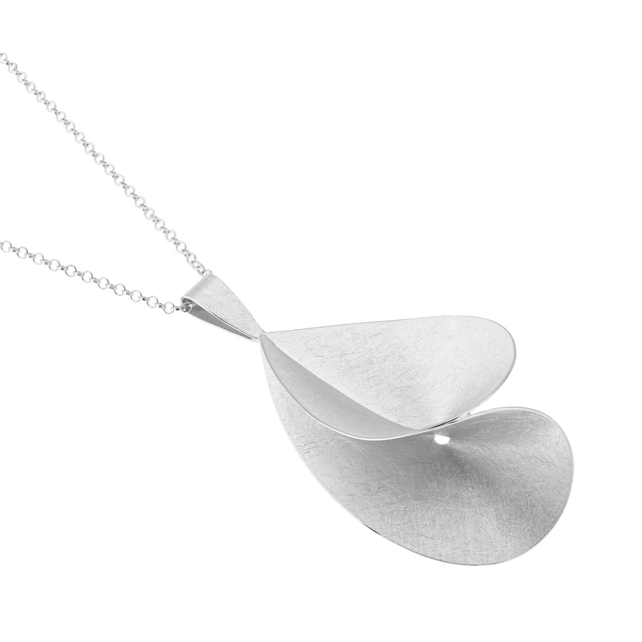 Het merk DECO ECHO is een combinatie van modern design en traditioneel vakmanschap. Door de strakke lijnen en unieke vormen zijn deze sieraden stuk voor stuk een klein kunstwerkje. De sieraden zijn gemaakt van sterling zilver. Ook wordt er gebruik gemaakt van verguld zilver.