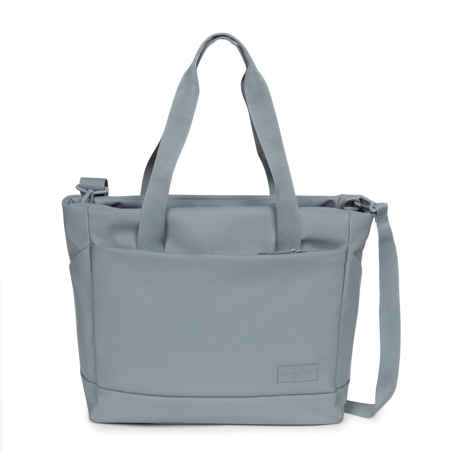 Eastpak CNNCT Tote – F Matt Indigo
Ontworpen voor het moderne stadsleven: deze ruime en stijlvolle CNNCT draagtas is onderdeel van Eastpaks premiumlijn, waarin hoogwaardige materialen en functioneel design samenkomen. Perfect voor werk, studie of onderweg.

De tas beschikt over een ruim hoofdvak met ritssluiting, meerdere interne opbergvakken, een gevoerd laptopvak voor apparaten tot 16 inch en een handige flessenhouder aan de zijkant. Dankzij de twee stevige handgrepen en de trolley-strap is hij ideaal voor dagelijks gebruik én reizen.

Gemaakt van 100% nylon en volledig veganistisch – er zijn geen dierlijke materialen gebruikt bij de productie.

Specificaties:

Kleur: CNNCT F Matt Indigo
Afmetingen: Hoogte 36 cm x Breedte 40 cm x Diepte 15 cm
Inhoud: 19 liter
Gewicht: 0,69 kg
Materiaal: 100% nylon (waterafstotend)
Gewatteerd laptopvak geschikt voor 16”
Zijvak voor fles
Trolley-strap en dubbele handgrepen
Vegan product

Stijlvol, praktisch en premium – de perfecte tas voor wie onderweg niets aan het toeval overlaat.