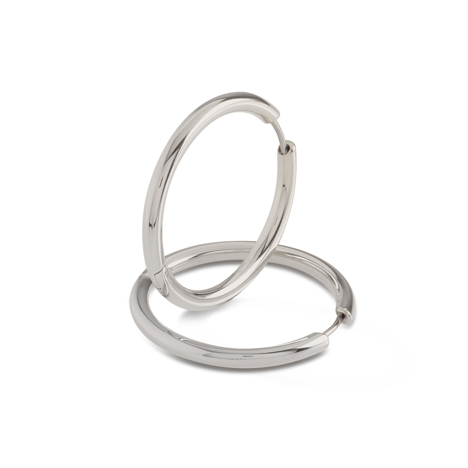 Boccia Titanium 05073-01 Oorringen
Deze unieke titanium oorbellen van Boccia Titanium is een mooie toevoeging aan je sieradencollectie! Wat deze oorringen uniek maakt, is dat ze een klapsluiting hebben. Combineer de oorringen met de bijpassende sieraden voor een complete look. De doorsnee is 31mm

HET MERK
Boccia Titanium is het titanium merk van Nederland, dat zijn oorsprong in Duitsland vindt en is opgericht in het jaar 1992. Ontwikkeld door internationale ontwerpers. Alle titanium componenten van de BOCCIA TITANIUM collectie zijn gemaakt van 99,7% puur titanium; het bijzondere materiaal. Het is licht in gewicht, neemt de temperatuur van de huid aan en is zeer huidvriendelijk. Bovendien is het corrosie- en temperatuurbestendig.

SPECIFICATIES
- Oorringen 
- Puur titanium
- Zilverkleurig
- 31mm