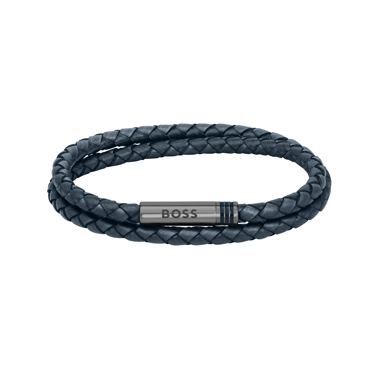 
Deze armband van BOSS uit de ARES serie met artikelnr. HBJ1580494M is een sierlijk en speels sieraad voor de BOSS klant. De blauwe gevlochten leren armband is extra lang zodat hij dubbel om de pols wordt gedraaid. De armband heeft een magneet sluiting met daarop de BOSS kleuren en het BOSS logo. De armband heeft een totale lengte van 42cm, maar wordt gedragen als 21cm. Zeker goed te combineren met andere sieraden van BOSS. 
