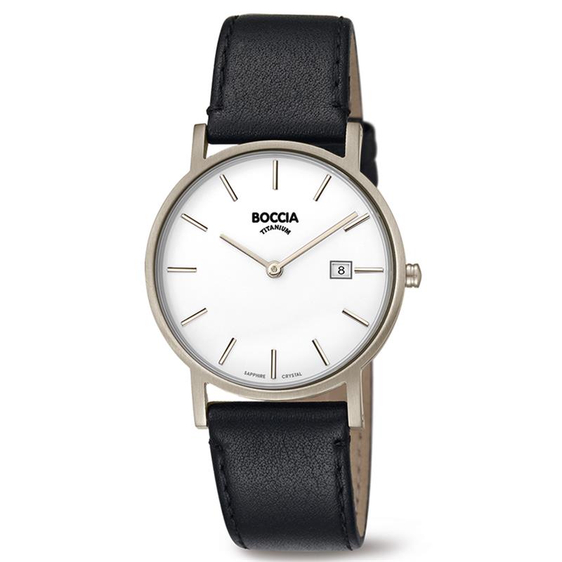 Diese stilvolle Armbanduhr verf&uuml;gt &uuml;ber ein rundes Titangeh&auml;use, ein wei&szlig;es Zifferblatt mit Streifenmuster und ein kratzfestes Saphirglas. Das schwarze Lederarmband bietet Tragekomfort und Nickelallergiefreiheit. Besonders geeignet f&uuml;r Alltag und Business-Looks dank seines analoges Designs und seiner Wasserdichtigkeit bis 5 ATM.