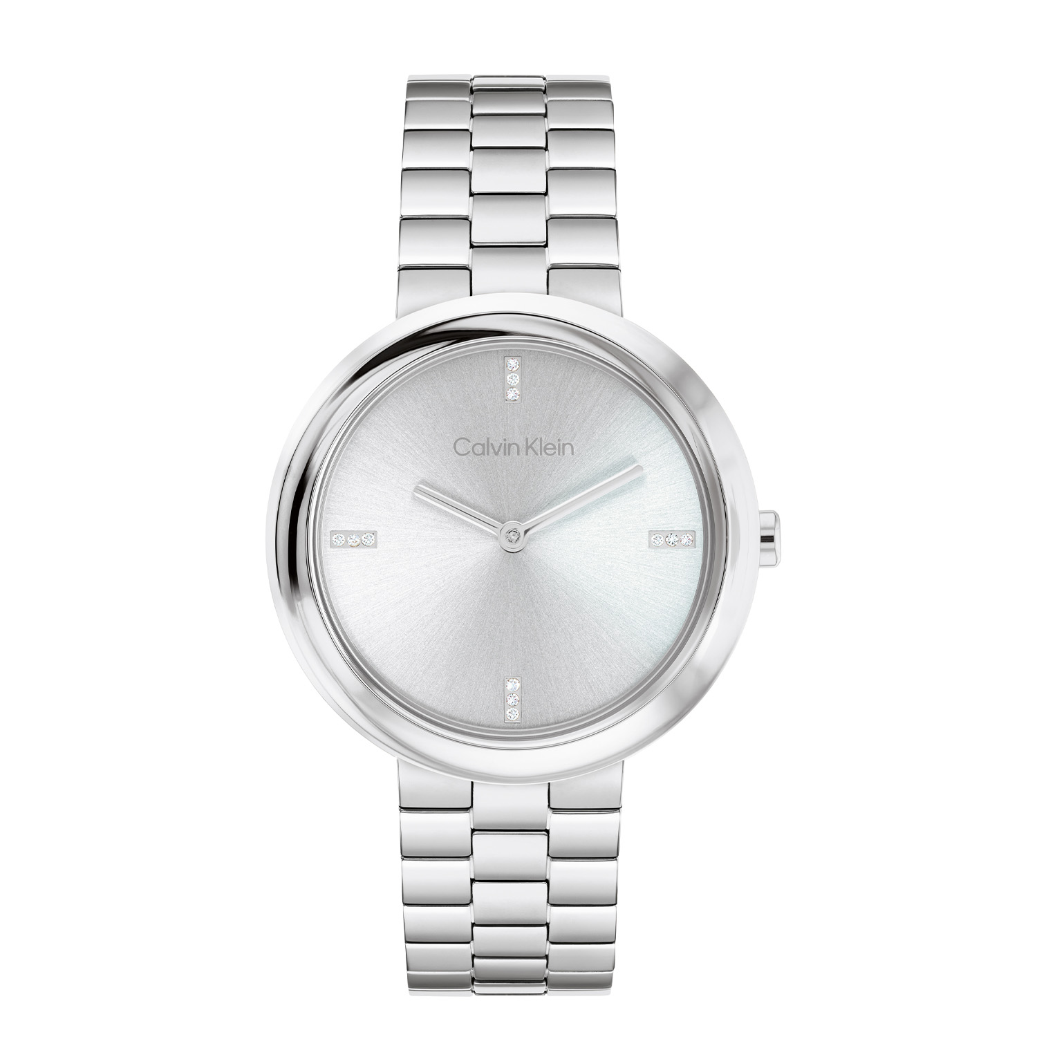 Calvin Klein CK25100093 Dames Twisted Bezel Horloge 34mm 
Dit Calvin Klein dameshorloge met nr CK25100093 is een tijdloos ontwerp. De stijlvolle ronde stalen kast heeft een gladde gedraaide bezel en een zilverkleurige sunray wijzerplaat met fijne wijzers en kristallen op de 3,6,9 en de 12. Strak aan de kast zit een stalen glanzende schakelband met een vouwsluiting. Het elegante dameshorloge heeft een mineraalglas, een doorsnee van 34mm en is 3ATM.

OVER CALVIN KLEIN
Calvin Klein is een wereldwijd lifestylemerk dat gewaagde, vooruitstrevende idealen en een verleidelijke, vaak minimalistische, esthetiek nastreeft. Calvin Klein werd groot in de jaren 70 door haar mode- en merkjeans collecties. In de jaren 80 lanceerde Calvin Klein haar spraakmakende ondergoed dat uitdrukkelijk van logo ’s voorzien was. Vanwege het grote succes is het merk ook succesvol uitgerold in Accessoires, Parfums, Home, Brillen, Golf, Horloges en Sieraden.
Sinds de oprichting in 1968 door Calvin Klein, heeft het merk haar reputatie opgebouwd als leider in de Amerikaanse mode, dankzij een cleane esthetiek en innovatieve ontwerpen. Calvin Klein wil haar publiek verleiden en inspireren door middel van provocerende beelden en opvallende ontwerpen die prikkelen. 

SPECIFICATIES:
- Mineraalglas
- Stalen kast
- Zilverkleurige wijzerplaat 
- Stalen schakelband
- Ronde kastvorm, Ø 34mm
- 3ATM