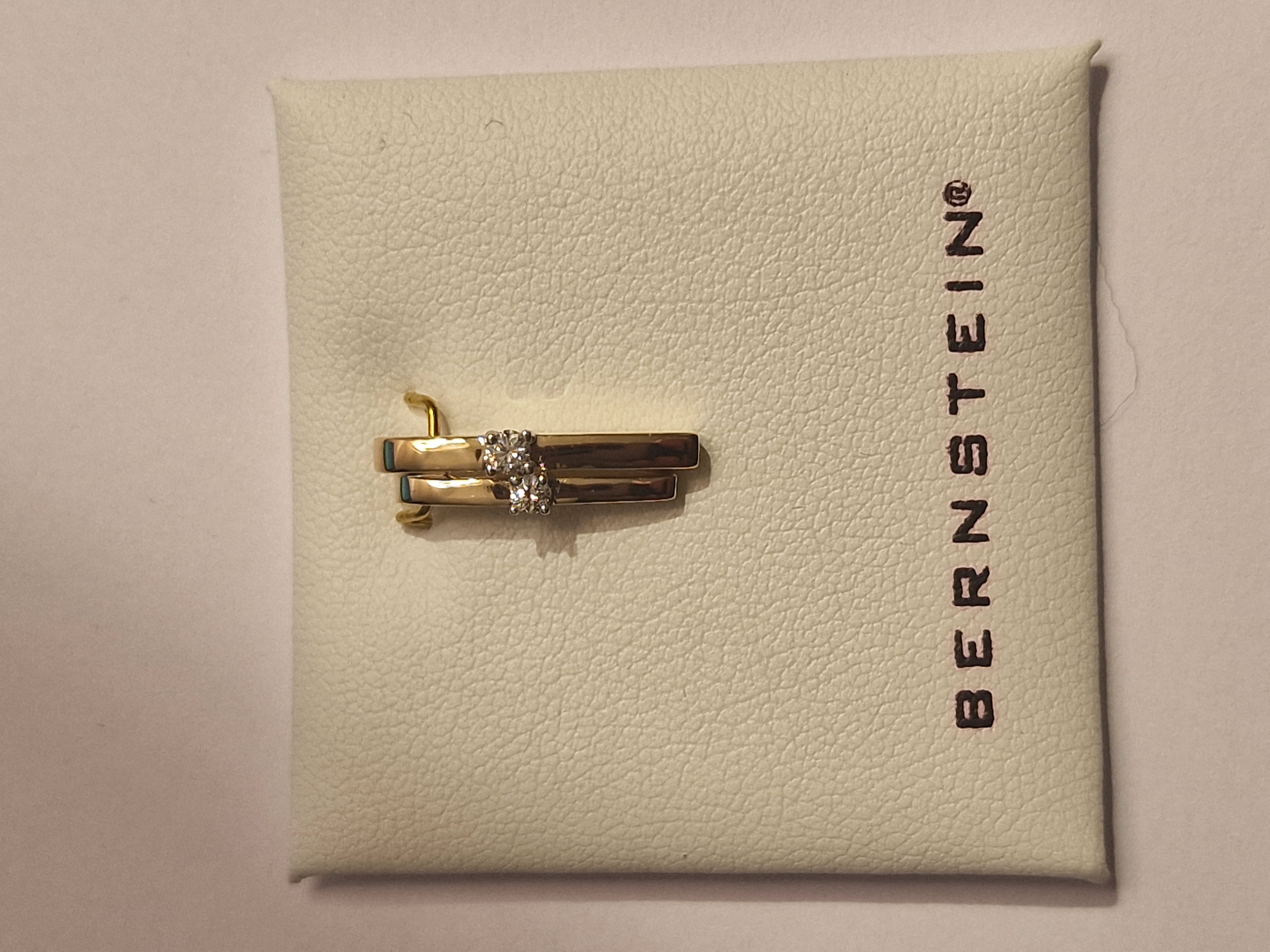 Bernstein gouden hanger met briljant, 2 staafjes+ 0.09ct