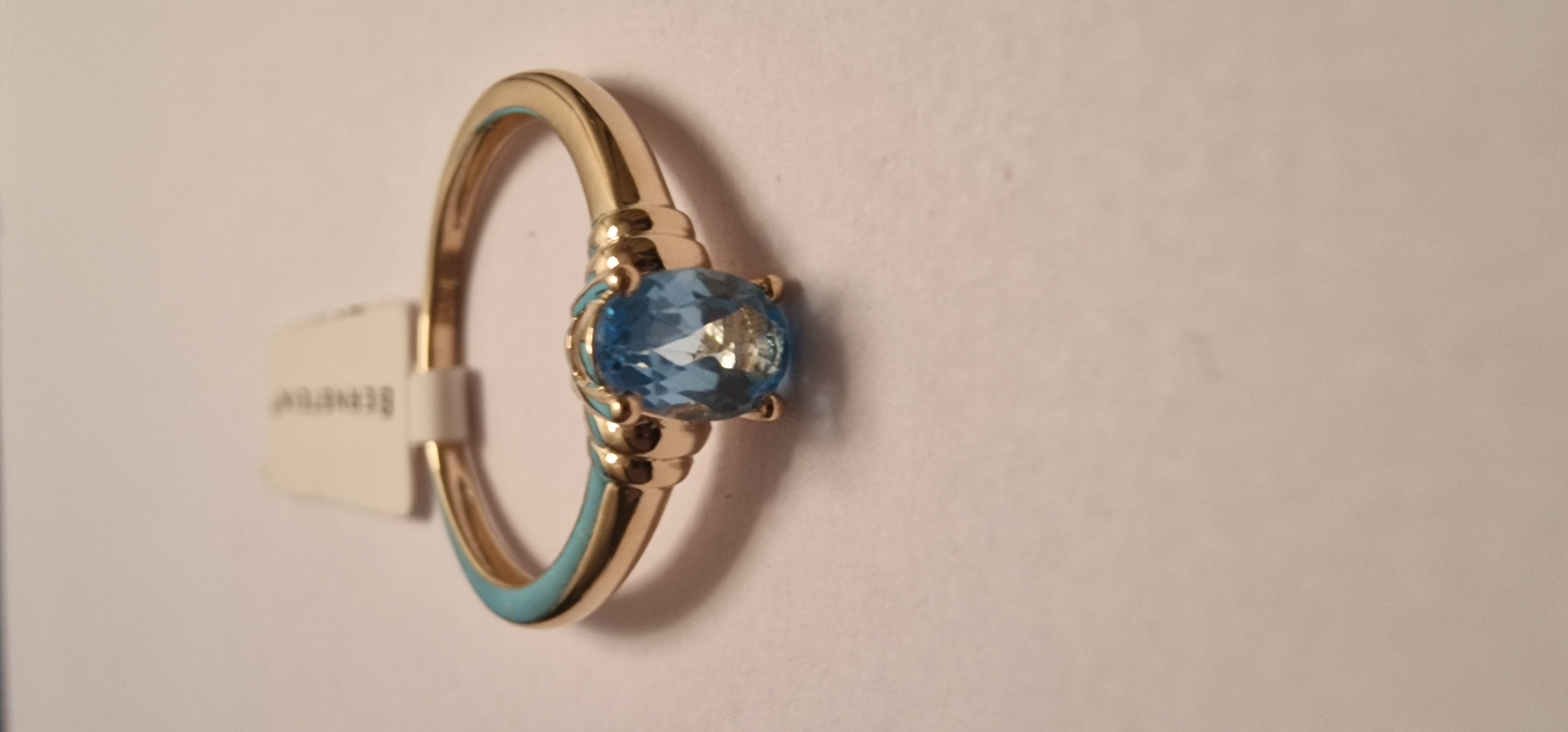 Bernstein 14k geelgouden ring met gefacetteerde ovale Swiss Blue Topaas 6x4mm