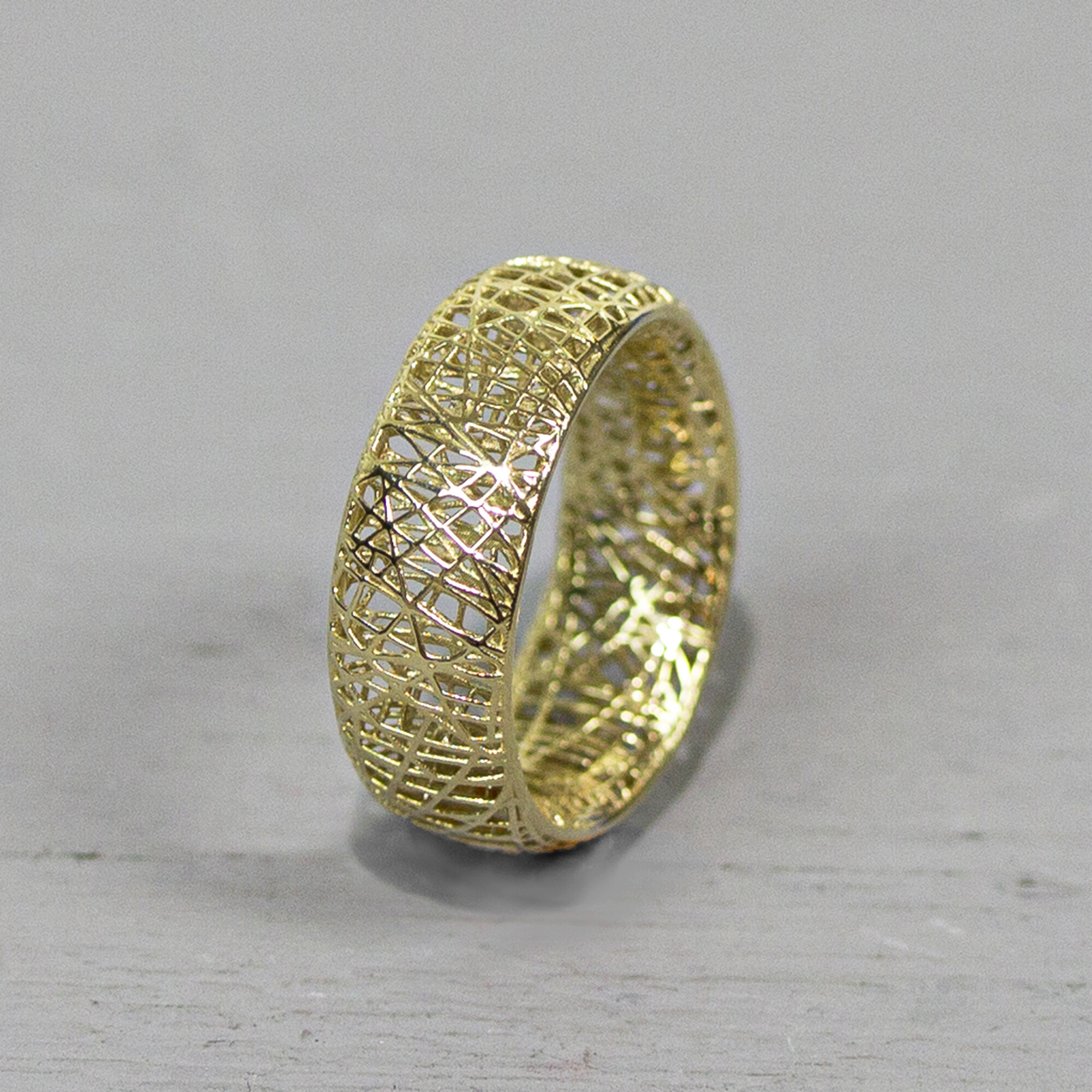Ring 3D gemaakt van 14 karaat goud strak. Neem contact met ons op over de verschillende maten, prijzen en mogelijkheden. *Prijswijzigingen voorbehouden in verband met goudkoers en gewicht!