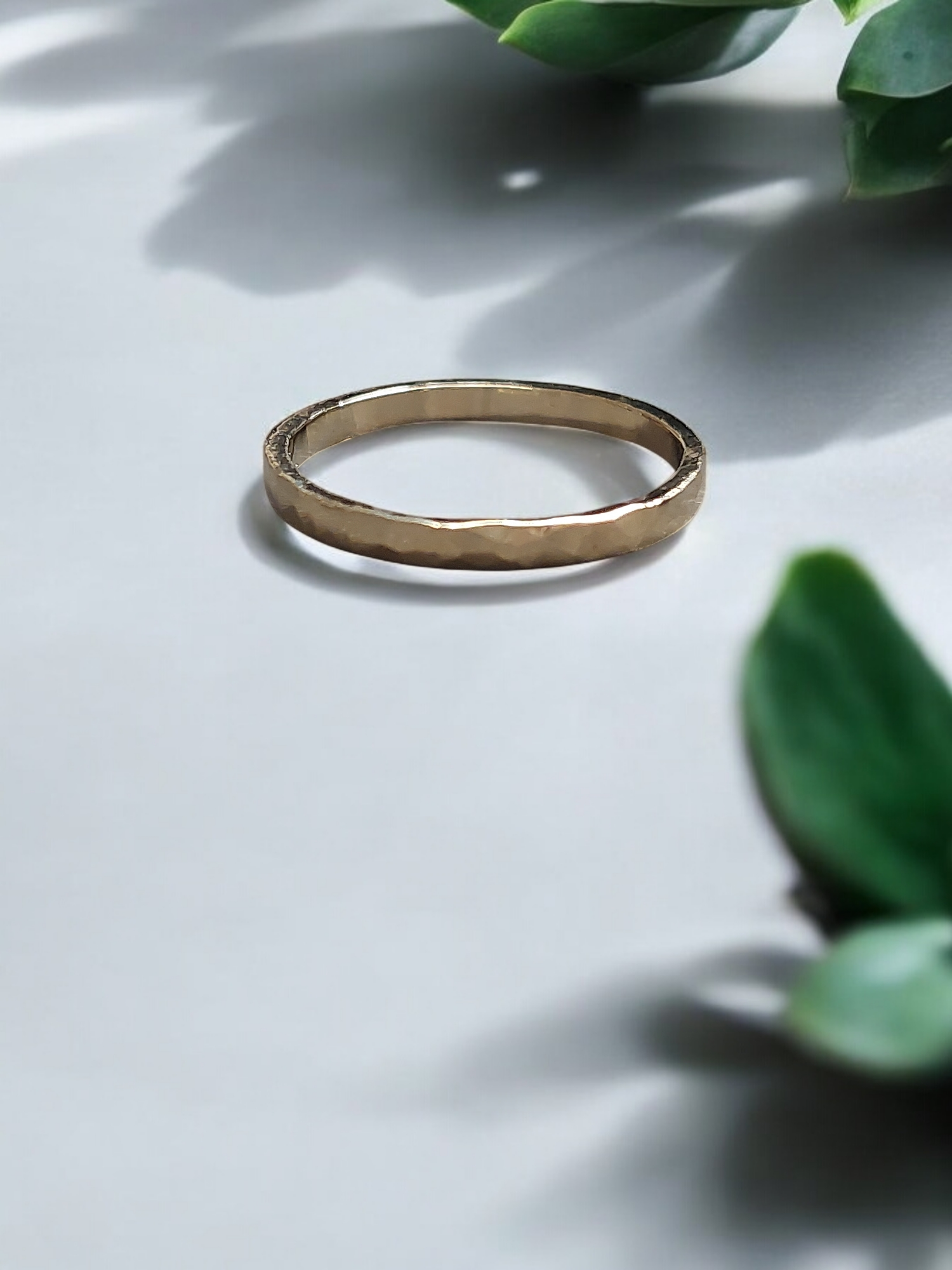 14kt gouden ring met vijlstructuur