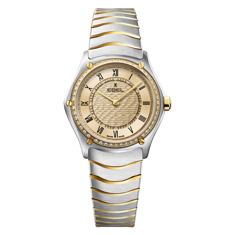 Een dames polshorloge Ebel model sport classic met een goud kleurige wijzerplaat en romeinse index, lunette is bezet met diamant briljant geslepen totaal 0.306 vrt