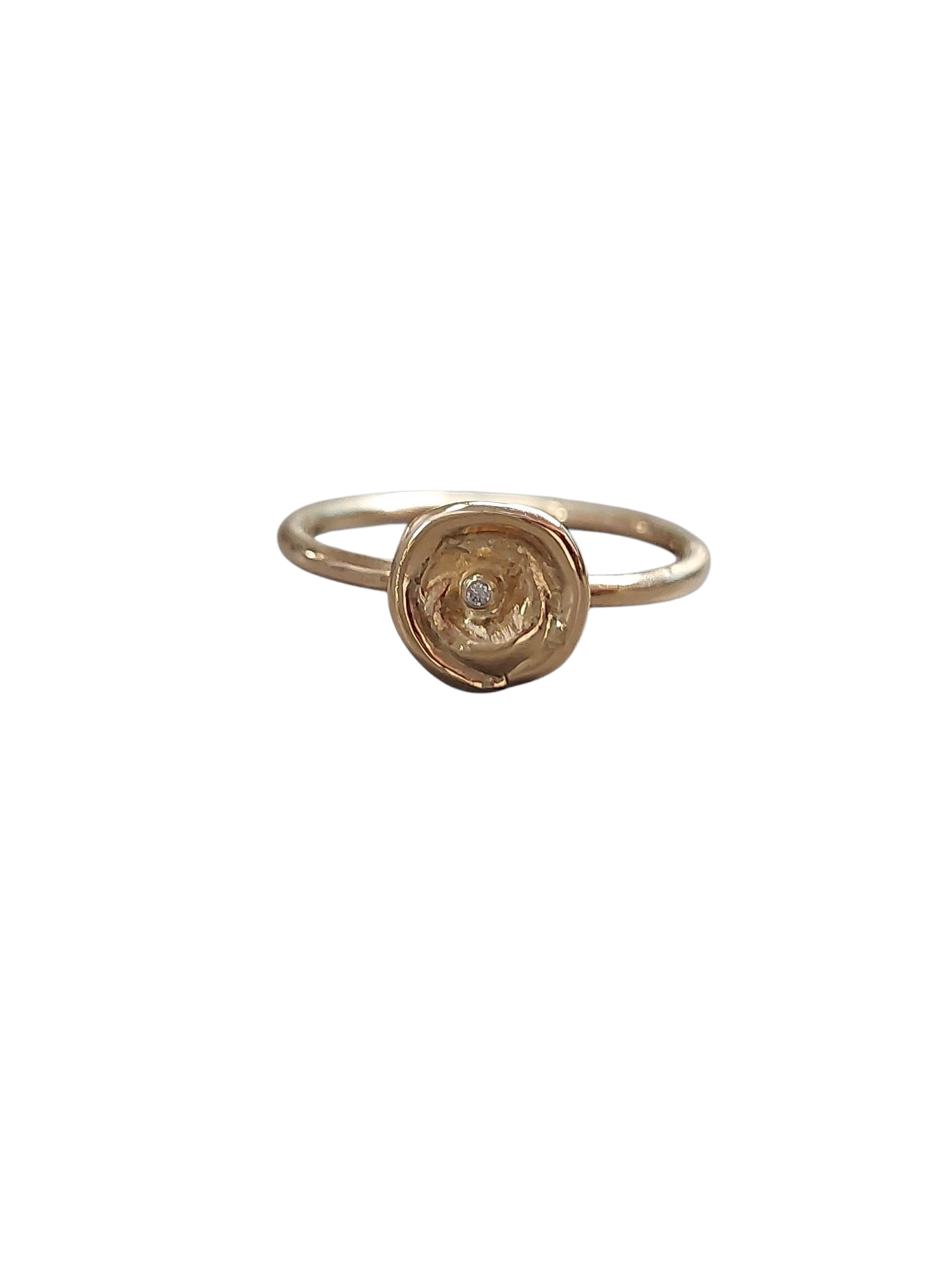 Het product 14kt Geel Gouden Ringen met Briljantje, modelnummer RG-NUG-BR0.01, is een verfijnd sieraad. Draag deze elegante ring als een dagelijks sieraad of bij speciale gelegenheden voor een tijdloze en klassieke uitstraling. Perfect als cadeau voor een geliefde of als aanvulling op uw eigen sieradencollectie.