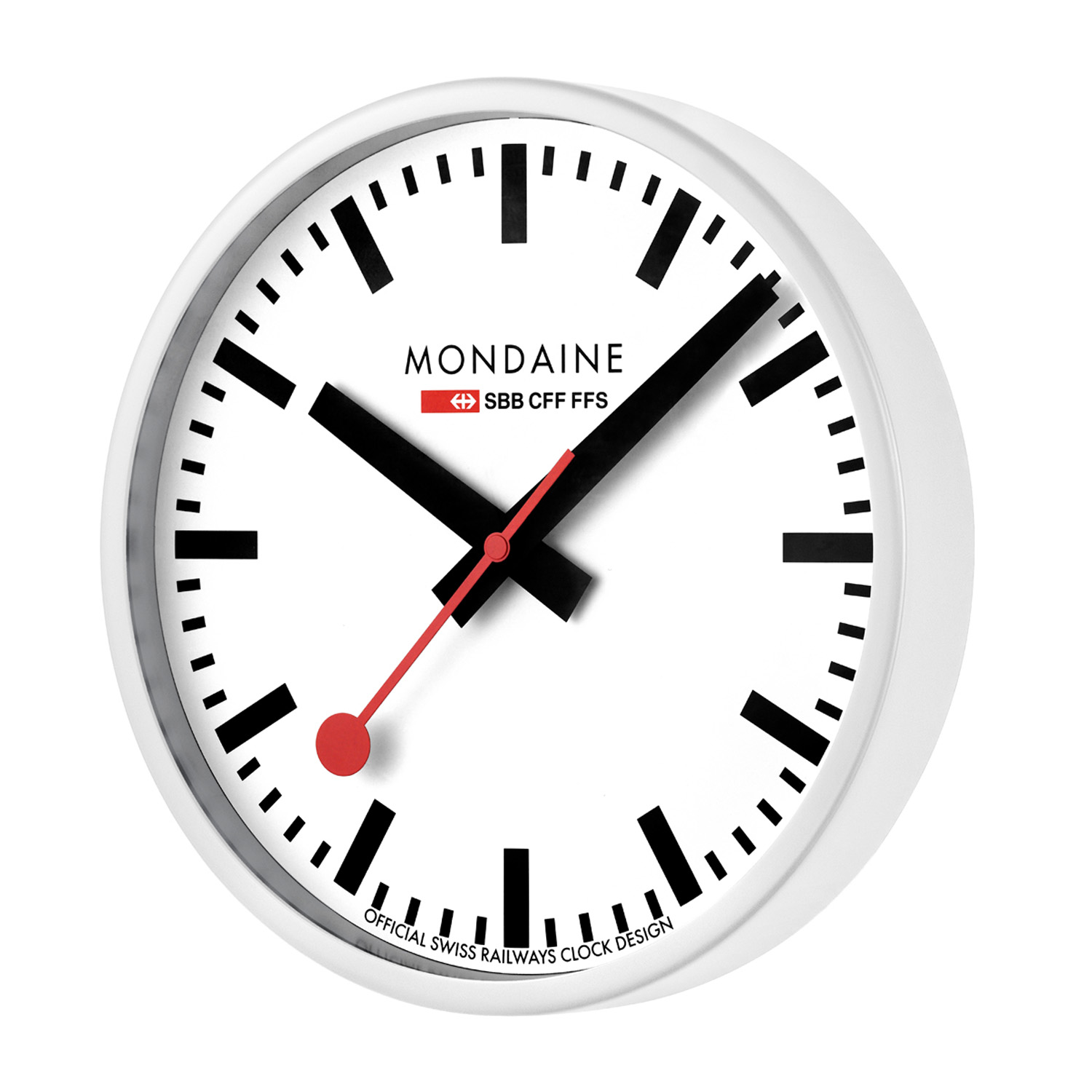 Mondaine M990.CLOCK.10SBB Wandklok Wit  25cm
Deze Mondaine-klok is een moderne evolutie van de iconische Zwitserse spoorwegklok, ontworpen om de zichtbaarheid en functionaliteit te verbeteren. Met de soepel draaiende, beweegbare wijzers, die met minimale geluidsontwikkeling werken, biedt ze precisie en rust, waardoor ze een perfecte aanvulling zijn op moderne woon,- werk,- slaapruimtes. De klok heeft een fijne mat witte aluminium rand met een diameter van 25cm, een quartz uurwerk, een witte wijzerplaat en een gehard mineraalglas. Opvallend is de rode secondewijzer. Maak een statement met deze wandklok.

HET MERK
The Official Swiss Railway Watch. Gebaseerd op de officiële stationsklok van de Zwitserse spoorwegen, is 30 jaar geleden de horlogelijn onder het merk Mondaine opgezet. Zwitserse kwaliteitsuurwerken, net zo punctueel als de Zwitserse treinen. Een echte design klassieker met een unieke wijzerplaat, en de wereldberoemde rode secondewijzer met bolletje. Herkenbaar uit duizenden. De Stop2Go is het paradepaardje van Mondaine. De Zwitserse spoorwegen (SBB) staan bekend om hun punctualiteit en dit is te danken aan het principe van het uurwerk: door 58 seconden iets te snel te lopen en 2 seconden stil te staan op de 12, kan iedere Zwitserse trein exact op het hele uur vertrekken. Terwijl de secondewijzer stilstaat, springt de minutenwijzer een streepje verder. De dubbele aandrijving die dit principe mogelijk maakt, vergt meer energie dan andere uurwerken. Daarom is de Stop2Go, die net zo werkt als de stationsklok, uitgerust met een extra sterke batterij die twee jaar mee gaat.

SPECIFICATIES  
- M990.CLOCK.10SBB
- Wandklok
- Aluminium
- Matte witte kast Ø 25cm
- Witte wijzerplaat van de originele stationsklok
- Quartz uurwerk