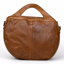 De DSTRCT tas leer | cognac | halfrond | modelnummer 353230-30 is een stijlvolle schoudertas, ideaal voor dagelijks gebruik. Gemaakt van hoogwaardig leer in een moderne cognac kleur. Perfect te dragen over de schouder voor een casual look of in de hand voor een elegante uitstraling. Een must-have accessoire voor elke gelegenheid!