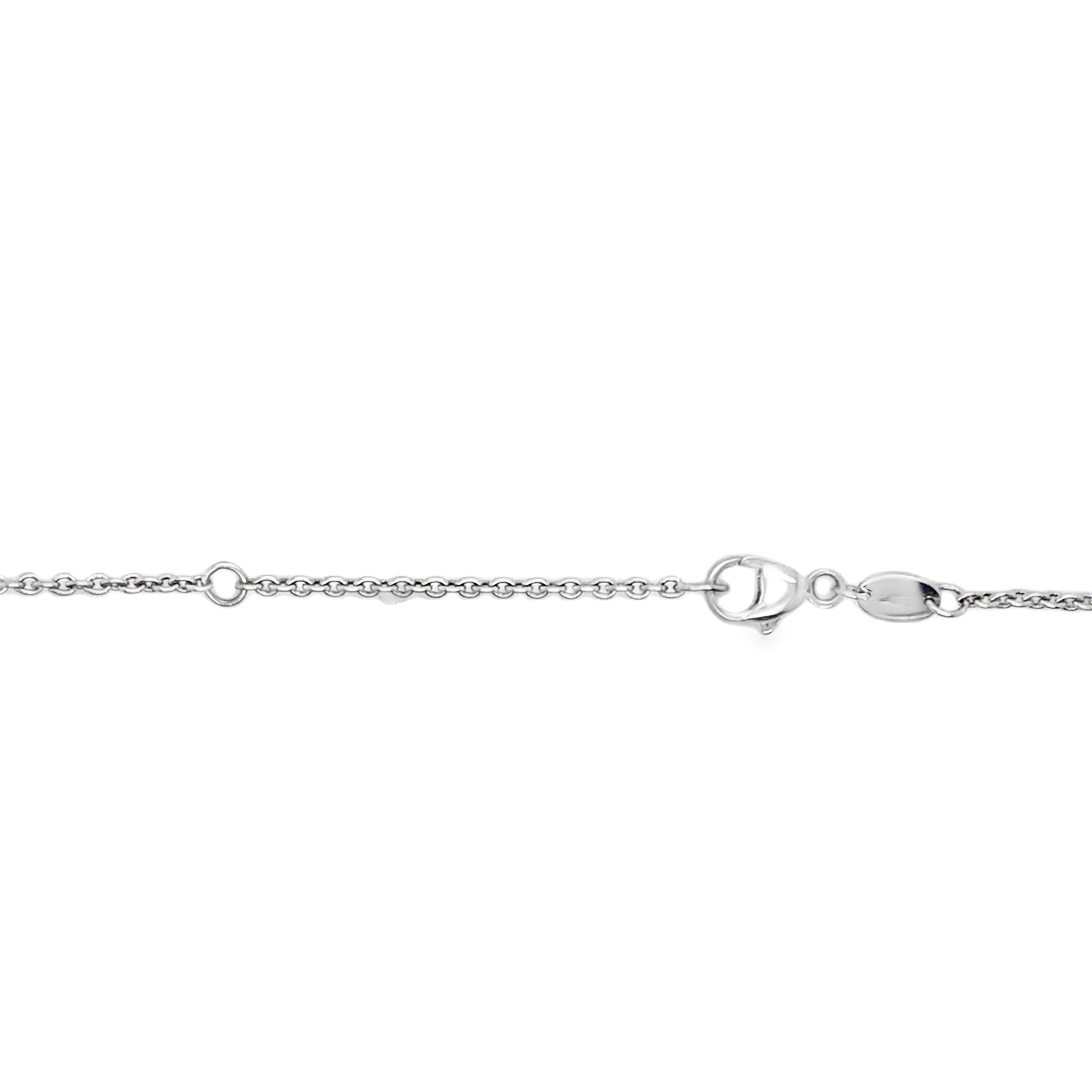 Das Ankerkettchen 1,6mm 42/45cm PdWG750 ist eine zeitlose Halskette. Mit einer Länge von 42, bzw. 45 cm durch umhängen din die entsprechende Öse eignet es sich ideal für das Tragen allein oder in Kombination mit anderen Ketten, da zwei verschiedene Längen mögöich sind. Perfekt für den Alltag oder besondere Anlässe, um jedem Outfit einen Hauch von Eleganz zu verleihen.