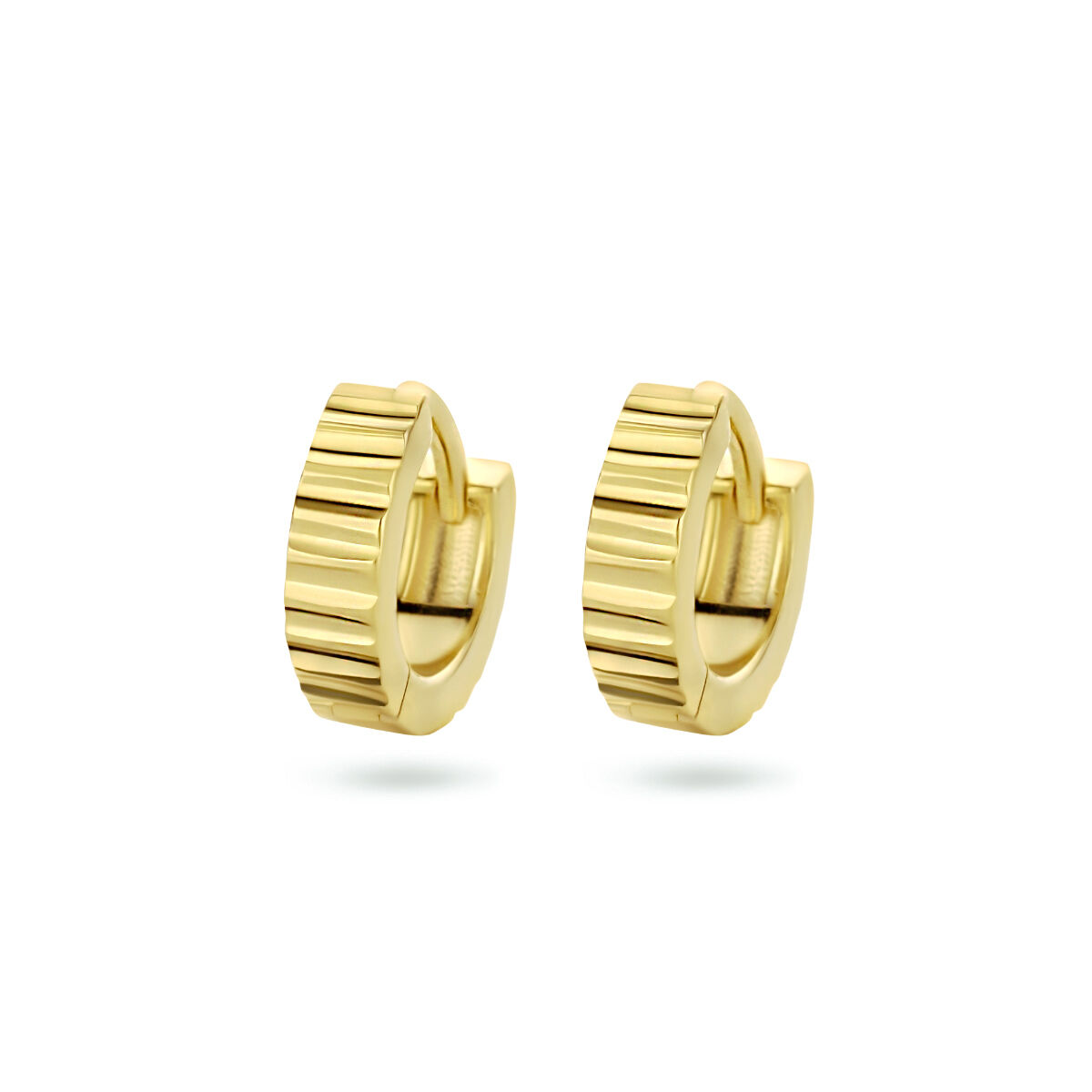 Verguld op 925 zilveren klapoorringen. De oorringen hebben een diameter van 11mm. Geen garantie op plating.
