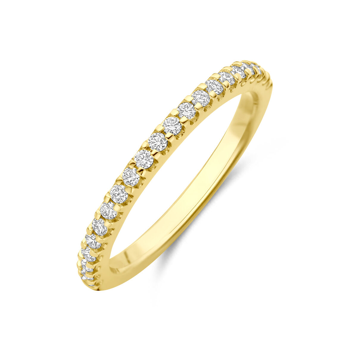 14k Geelgouden ring uitgevoerd met lab grown diamant. De ring heeft een breedte van 2mm. Het totale diamantgewicht is 0.25ct. Lab grown diamanten zijn diamanten die ontstaan in een laboratorium. Onder extreem hoge druk en temperatuur wordt het natuurlijk ontstaansproces nagebootst met als eindresultaat een diamant met dezelfde chemische eigenschappen maar met een andere oorsprong.