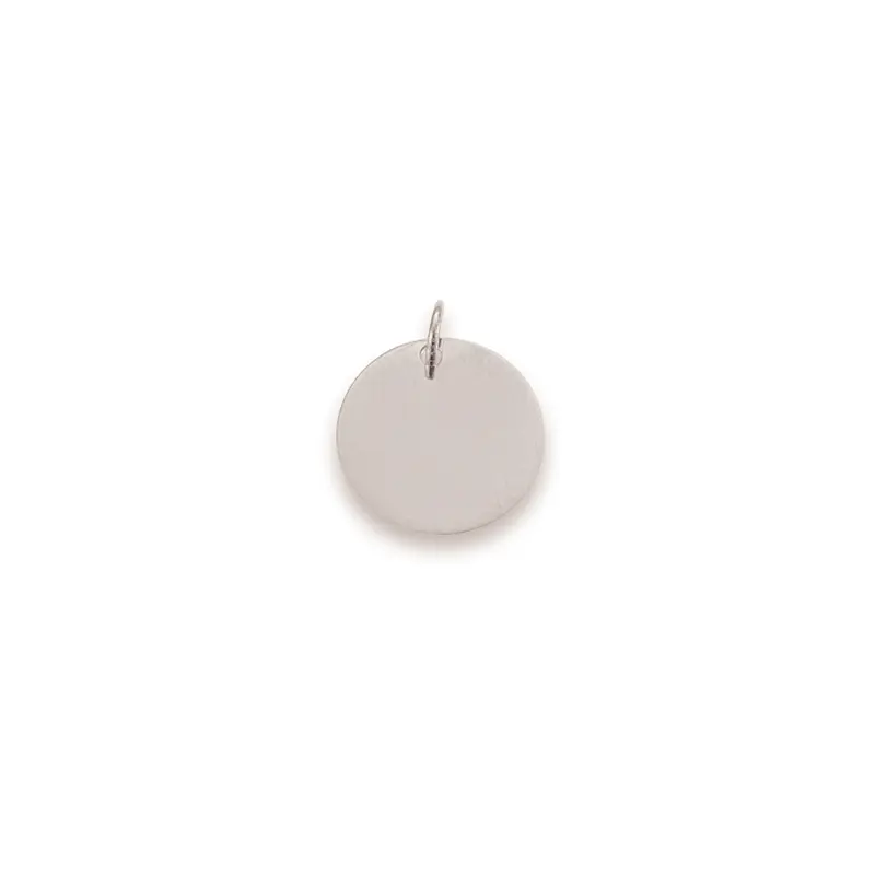 De W-Gouden graveerhanger rond 14mm, is een verfijnde en elegante hanger van 14mm rond. Gemaakt van kwalitatief goud, ideaal voor personalisatie met een gravure. Perfect te dragen aan een ketting om de hals, ideaal voor dagelijks gebruik of speciale gelegenheden. Voeg een persoonlijke touch toe aan elke outfit. Categorie: sieraad, Hanger.