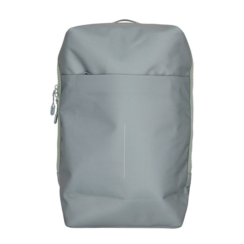 Productomschrijving
Valor - Cranston Backpack
De Valor Cranston Backpack van New Rebels combineert functionaliteit met een modern en strak design. Deze waterafstotende rugzak in de kleur Salie Groen is gemaakt van hoogwaardig 900D PU polyester, wat hem perfect maakt voor dagelijks gebruik, woon-werkverkeer of korte trips. Met slimme vakverdeling, comfortabele schouderbanden en een inhoud van ruim 20 liter is deze rugzak ideaal voor iedereen die stijlvol en georganiseerd op pad wil.

Specificaties:

Merk: New Rebels
Model: Valor - Cranston Backpack
Kleur: Salie Groen (kleurcode: 18)
Afmetingen: 28 x 16 x 44 cm
Materiaal: 100% 900D PU Polyester (waterafstotend)