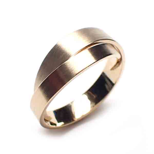 Arc Small

Car R094G 14krt ring