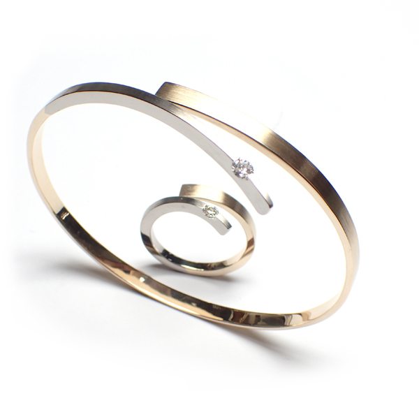 Forgiato

Car Z054GW 14krt wit en geelgouden armband met 0.15crt diamant
