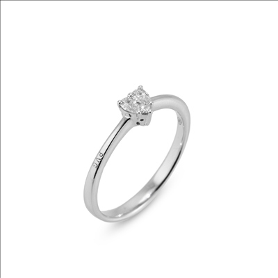 De BENVENUTO Wit gouden ring van 18 karaat is een luxe sieraad met prachtige diamanten van 0.15 karaat, speciaal ontworpen voor delicate elegantie. Deze witgouden ring in maat 56 voegt een vleugje verfijning toe aan elke outfit. Draag het solitair of samen met andere sieraden voor een chique look op elke gelegenheid.