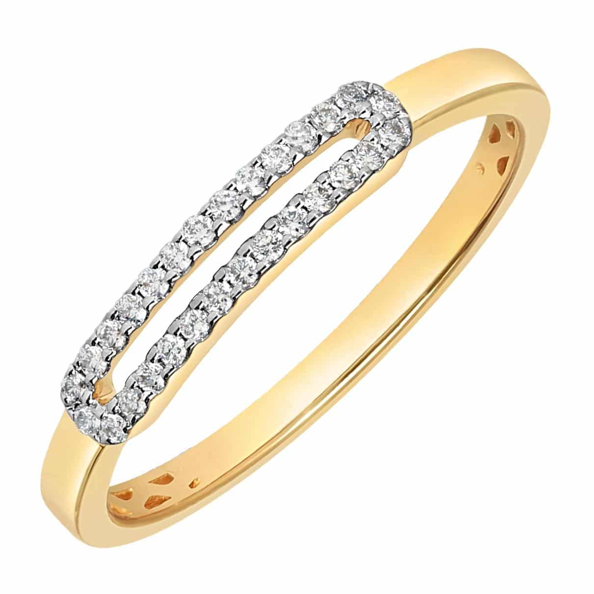 een 14 krt geelgouden ring met ovaal bezet met 28diamantjes briljant geslepen totaal 0.11 crt H SI.