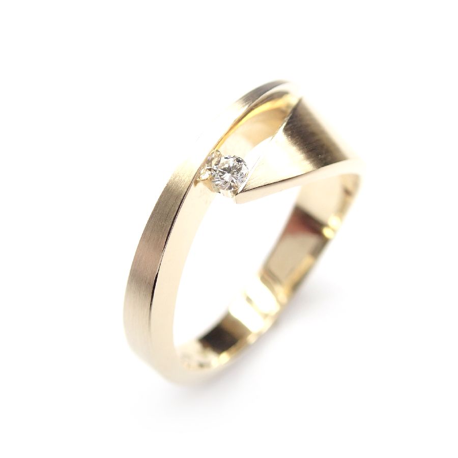 Daisy

Car D034W 14krt witgouden ring met 0.05crt diamant