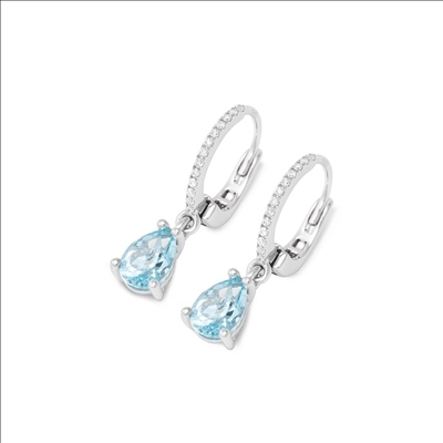 De Ponte Vecchio oorhangers, zijn elegante hoepel oorbellen van witgoud met topaasaccenten. Deze prachtige juwelen zijn perfect voor formele gelegenheden of een stijlvolle dagelijkse look. Combineer met andere gouden sieraden of draag ze solo voor een subtiele glamoureuze uitstraling. Ideaal voor elke vrouw die luxe en verfijning waardeert.