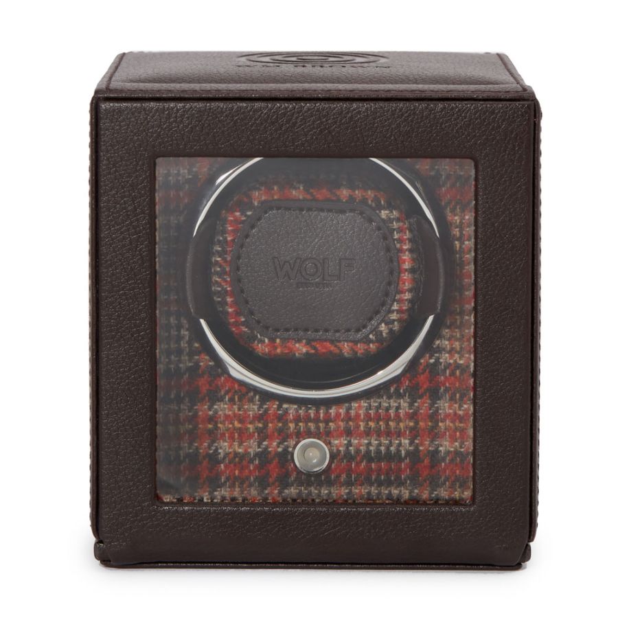 De WM Brown x WOLF samenwerking is hier! Bekend om zijn feilloze gevoel voor stijl en liefde voor horloges, heeft Matt Hranek – oprichter en hoofdredacteur van WM Brown – samen met WOLF een collectie gecreëerd speciaal voor de moderne man. Of je nu reist of thuis bent, het stijlvolle Coin Tray houdt je essentials overzichtelijk bij elkaar.