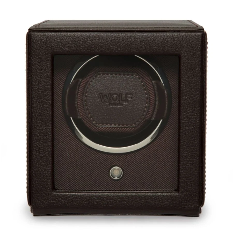 Jong, slim en ongecompliceerd – onze Cubs zorgen moeiteloos voor je horloge. Zes perfect geproportioneerde zijden omhullen je tijdstuk veilig en met precisie.