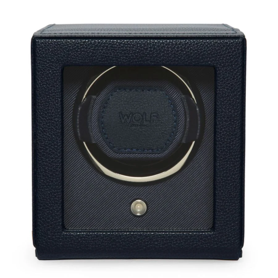 Jong, slim en ongecompliceerd – onze Cubs zorgen moeiteloos voor je horloge. Zes perfect geproportioneerde zijden omhullen je tijdstuk veilig en met precisie.