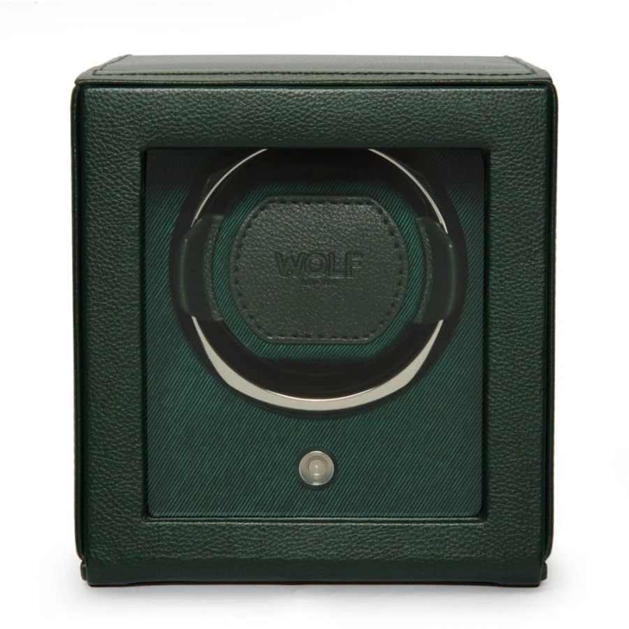 Jong, slim en ongecompliceerd – onze Cubs zorgen moeiteloos voor je horloge. Zes perfect geproportioneerde zijden omhullen je tijdstuk veilig en met precisie.