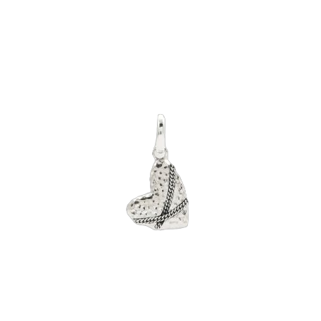 Deze Buddha to Buddha 915 Heart Pendant is een prachtig sieraad gemaakt van 925 sterling zilver. Het heeft een uniek ontwerp met een hartvorm en is perfect voor elke gelegenheid. Draag het alleen voor een subtiele look of combineer het met andere kettingen voor een gelaagde stijl. Dit juweel wordt geleverd in een luxe verpakking en is een perfect cadeau voor jezelf of een dierbare.