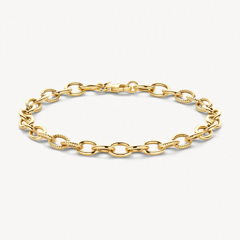 De 2255YGO is een fantasie-armband binnen de categorie sieraden. Deze opvallende armband voegt een unieke flair toe aan elke outfit. Draag hem solo voor een subtiele look of combineer met andere armbanden voor een gedurfde statement. Ideaal voor zowel alledaagse als speciale gelegenheden. Voeg deze veelzijdige accessoire toe aan je collectie voor een stijlvolle uitstraling.
