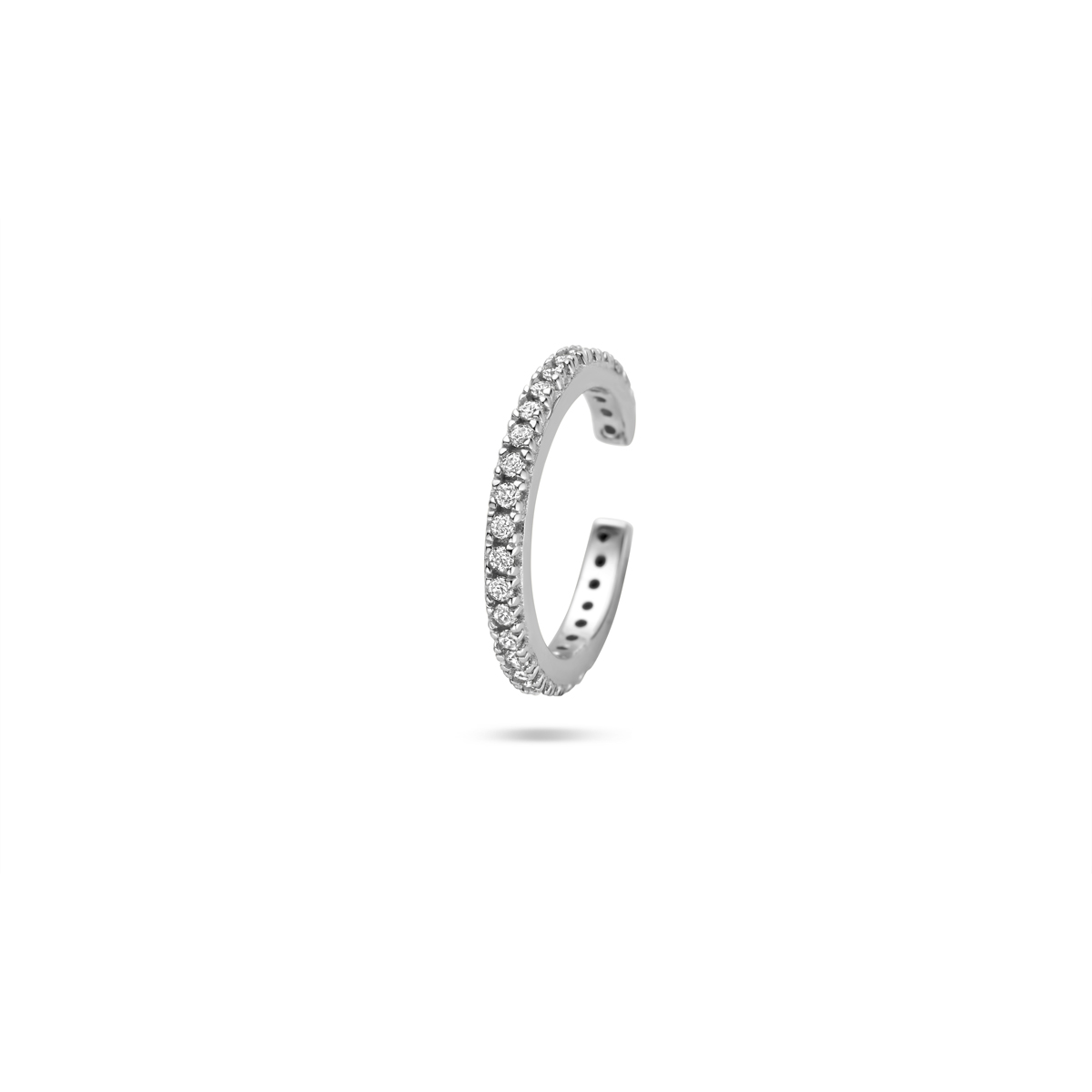 Gerhodineerd 925 zilveren ear cuff uitgevoerd met zirkonia en heeft een afmeting van 14x1.5mm.