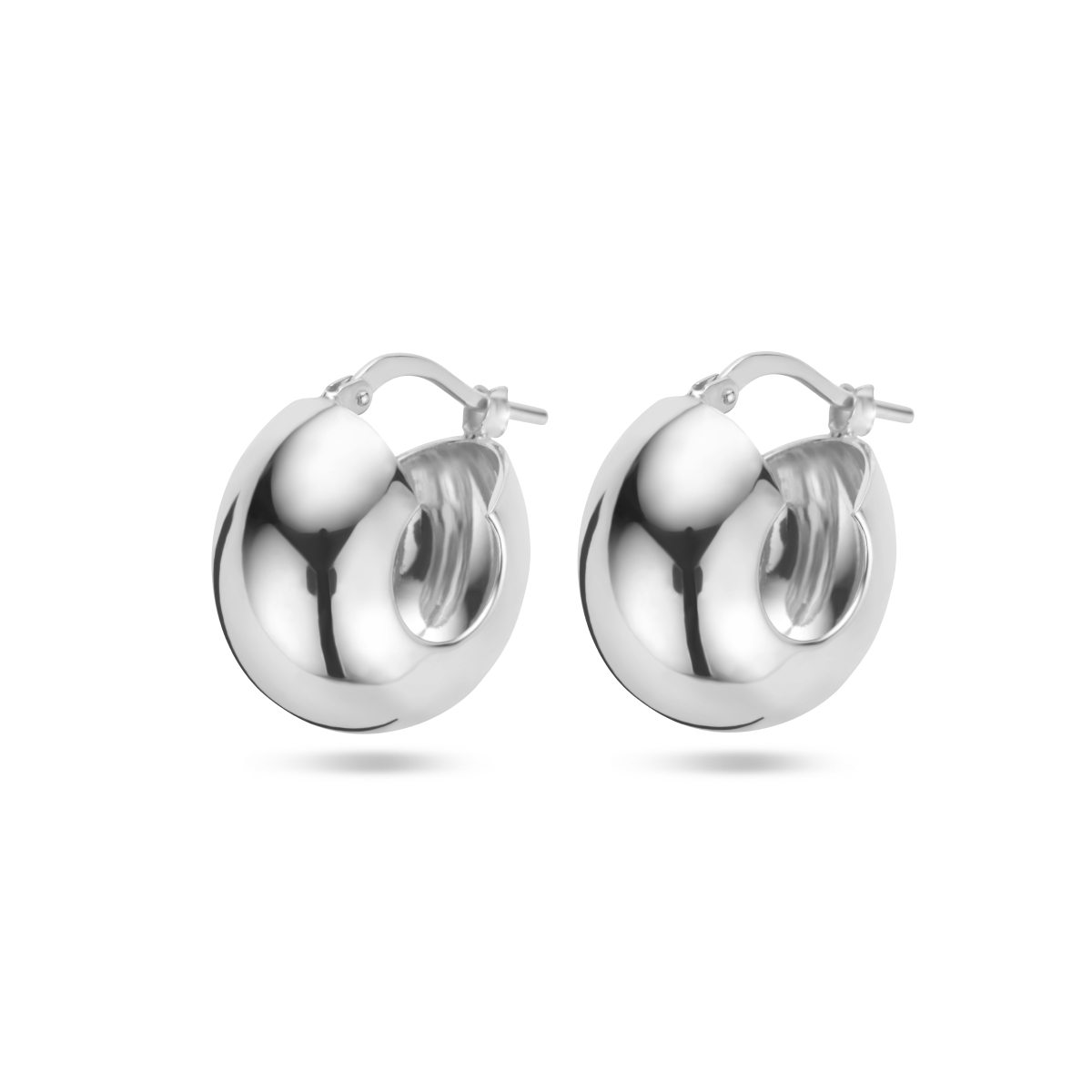 Gerhodineerd 925 zilveren oorringen met een diameter van 18mm.