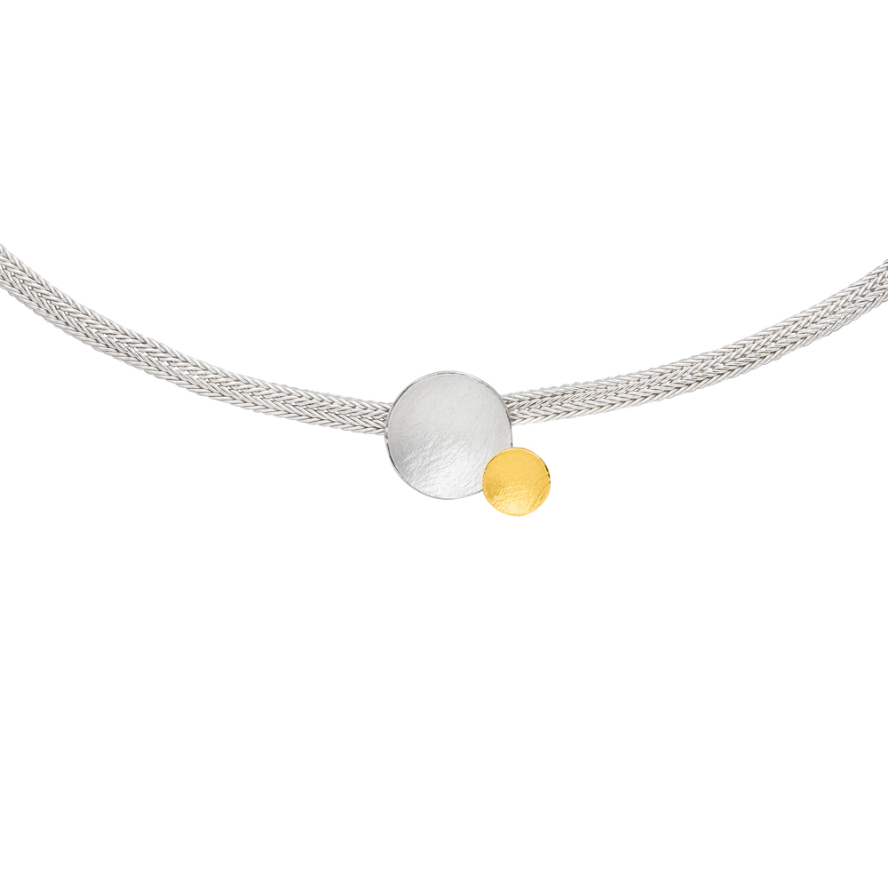 Manu Schmuck zilveren en 22kt. gouden collier, lengte 45cm, met twee cirkels