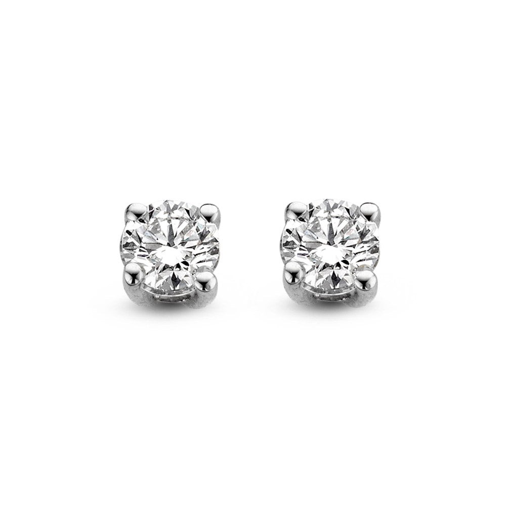 De Olivia oorstekers zijn onderdeel van onze schitterende solitair serie. Deze collectie bevat solitair sieraden die stralen in hun elegantie en eenvoud. Een echte must-have in iedere sieradencollectie!

Kies zelf de gewenste steengrootte van jouw diamanten. De stijlvolle Oliviaoorbellenzijn in verschillende maten beschikbaar. De oorstekers zijn aan de achterzijde voorzien van stevige schuifjes, waardoor ze veilig in het oor zitten.

De Olivia oorbellen zijnonderdeel van een set, in onze collectie zijn bijpassende hangers en een ring te vinden.
