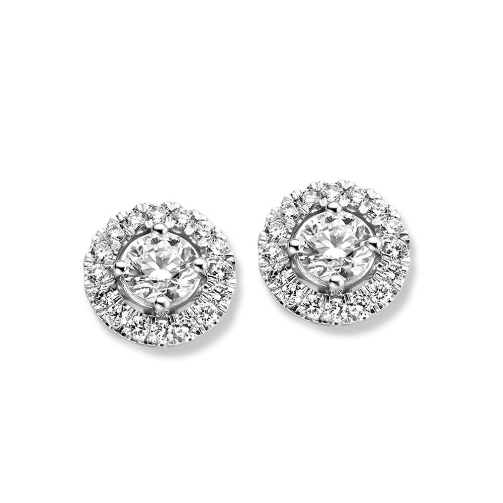 Emma is een serie schitterende sieraden met entourage zetting. De ronde middensteen (briljant geslepen) wordt hierbij omringd door kleinere briljanten. Kies zelf de gewenste steengrootte van jouw diamant. De Emma oorstekers zijn in verschillende maten beschikbaar.

Deze oorbellen hebben eenheldere gerhodineerd, witgouden zetting met diamant. De oorstekers zijn voorzien van stevige witgouden schuifjes, waardoor ze stevig in het hoor blijven zitten.

De Emma oorbellen zijn onderdeel van een set, in onze collectie zijn bijpassende colliers en een ring te vinden.


