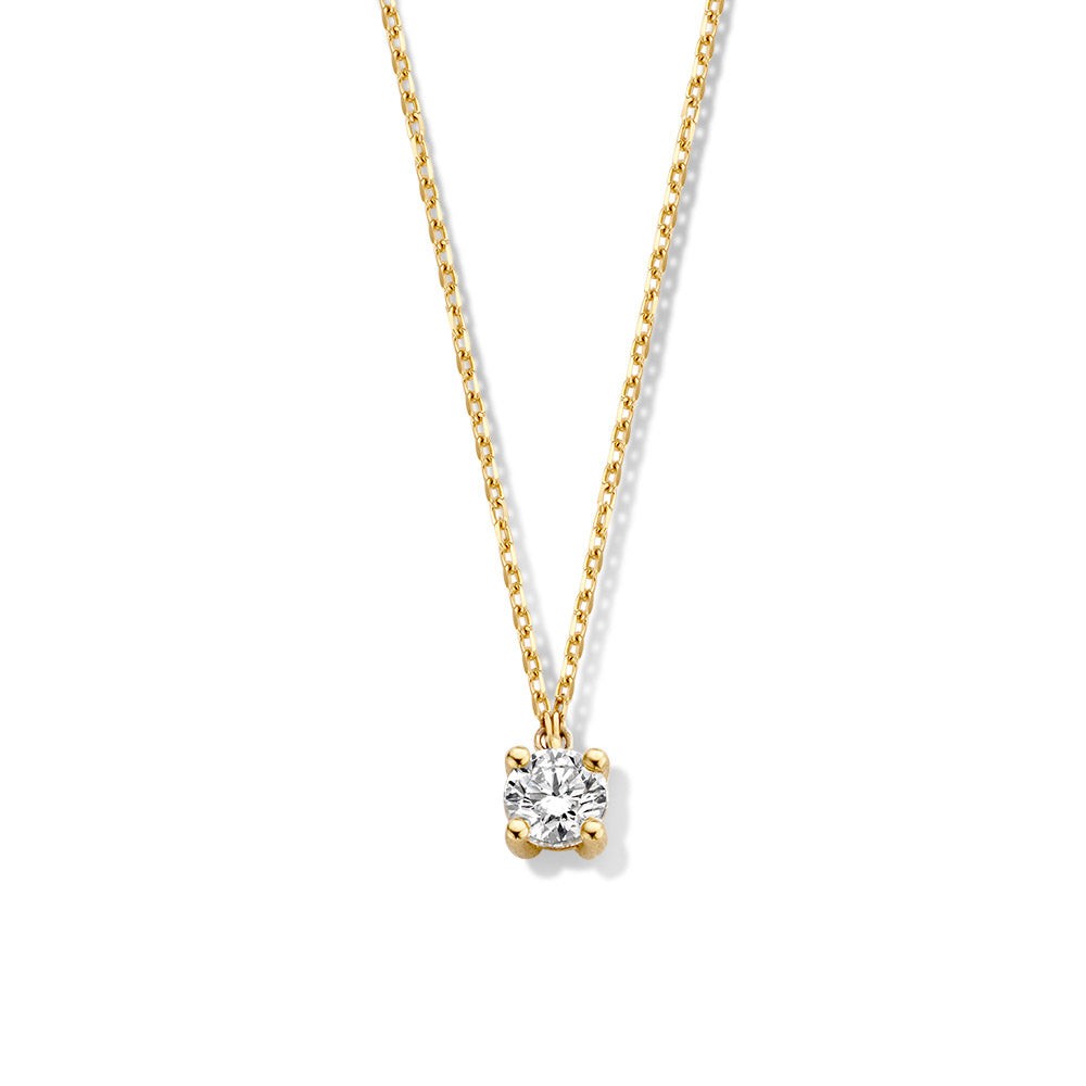 Collier Olivia in onderdeel van onze schitterende solitair serie.Deze collectie bevat solitair sieraden die stralen in hun elegantie en eenvoud. Kies zelf de gewenste steengrootte van jouw diamant.De stijlvolle Oliviahanger isin verschillende maten beschikbaar.

Bij het Olivia collier hangt de fonkelende diamant in gouden zetting aan een mooi en tegelijk sterke ketting met ankerschakel.

Collier Olivia is onderdeel van een set, in onze collectie zijn bijpassende oorbellen en een ring te vinden.


