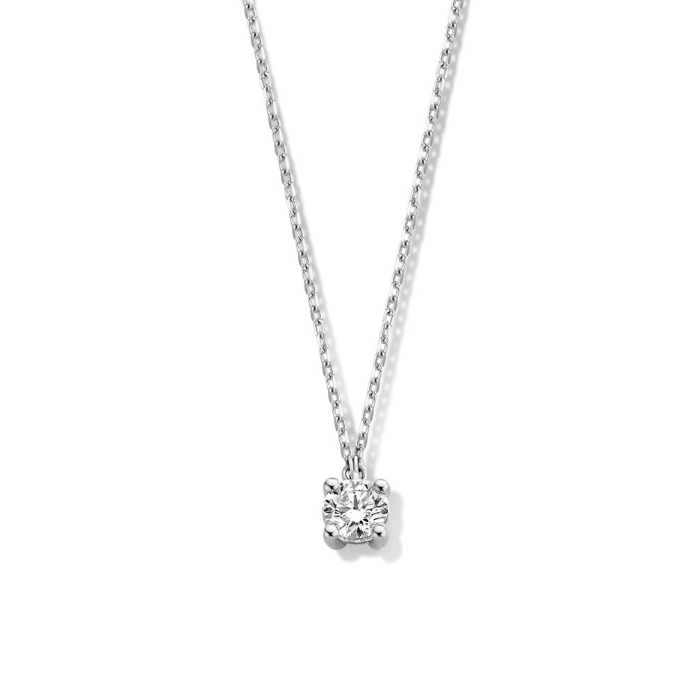 Collier Olivia in onderdeel van onze schitterende solitair serie.Deze collectie bevat solitair sieraden die stralen in hun elegantie en eenvoud. Kies zelf de gewenste steengrootte van jouw diamant.De stijlvolle Oliviahanger isin verschillende maten beschikbaar.

Bij het Olivia collier hangt de fonkelende diamant in gouden zetting aan een mooi en tegelijk sterke ketting met ankerschakel.

Collier Olivia is onderdeel van een set, in onze collectie zijn bijpassende oorbellen en een ring te vinden.


