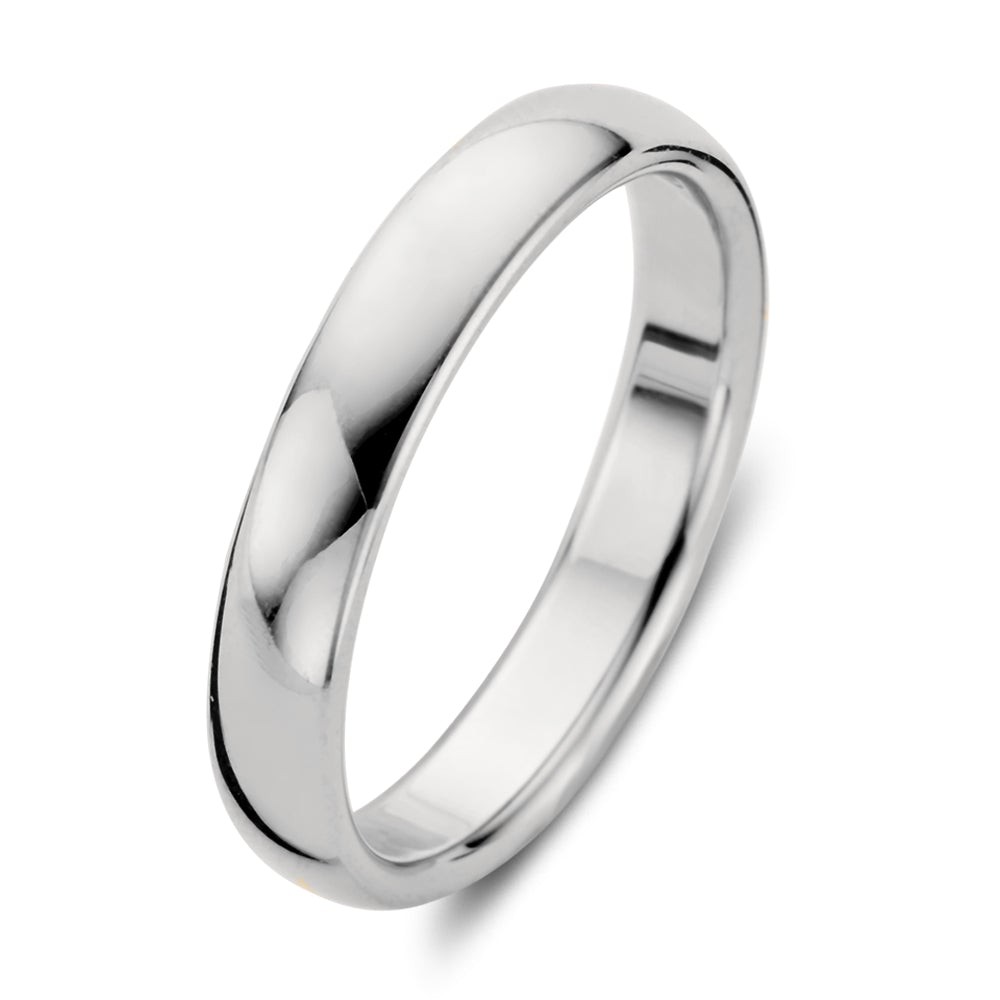 Jess is de prachtige allrounderring uit onze trouwringen collectie! Deze ring zit precies tussen een 'strakke' en 'bolle' uitstraling in.

Uiteraard volledig gecreëerd met duurzame materialen. We gebruiken uitsluitend 18 karaat gerecycled goud voor de trouwringen.En alle trouwringenen verlovingsringen zijn dankzij hun vormperfect te combineren zijn met de andere ringen uit de Aurore collectie.

De Jess is ook leverbaar in geelgoud.


