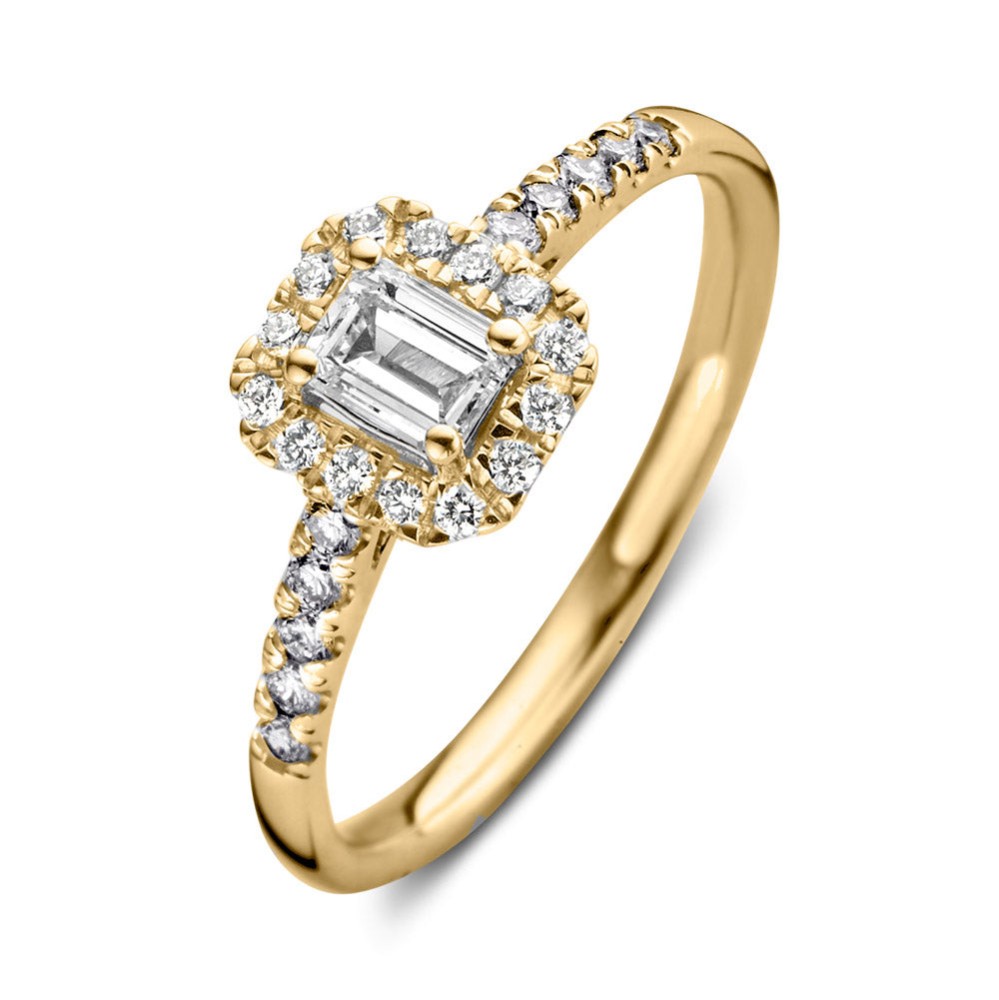 Ring Ivy Royal is dankzij de prachtige emerald geslepen middensteen een echte showstopper!De opvallende middensteen wordt omringd door fijne briljanten voor een extra luxe uitstraling. De extra briljanten in de scheen van de ring maken het feestje helemaal af. De ring heeft eenlicht verhoogde zetting, waardoor hij perfect gecombineerd kan worden met een gladde of diamanten rijring.Combineer haar bijvoorbeeld met de verfijndeMillie ring.

Kies zelf de gewenste steengrootte van jouw diamanten. Ring Ivy Royal isin verschillende maten beschikbaar. Bekijk bovendien eens deIvy ring,met een gladde gouden scheen.
