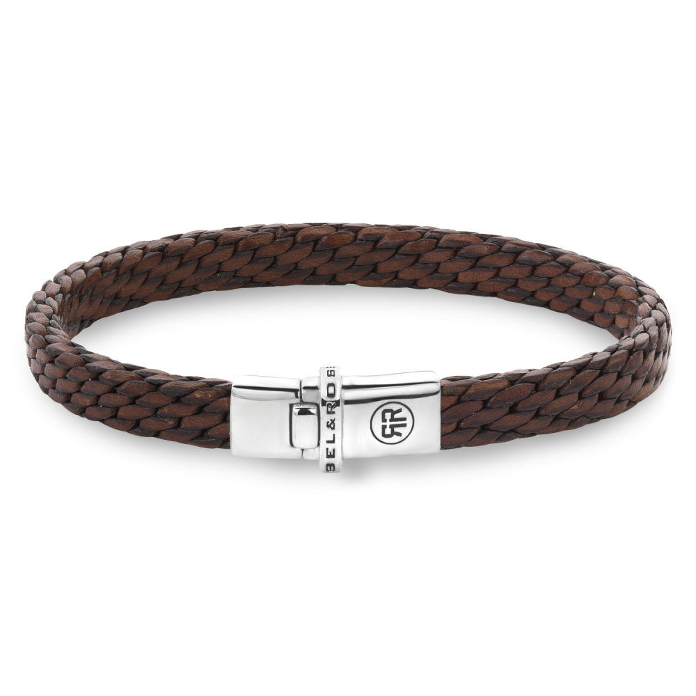 Dit is een armband van het merk Rebel & Rose gemaakt van leer en zilver