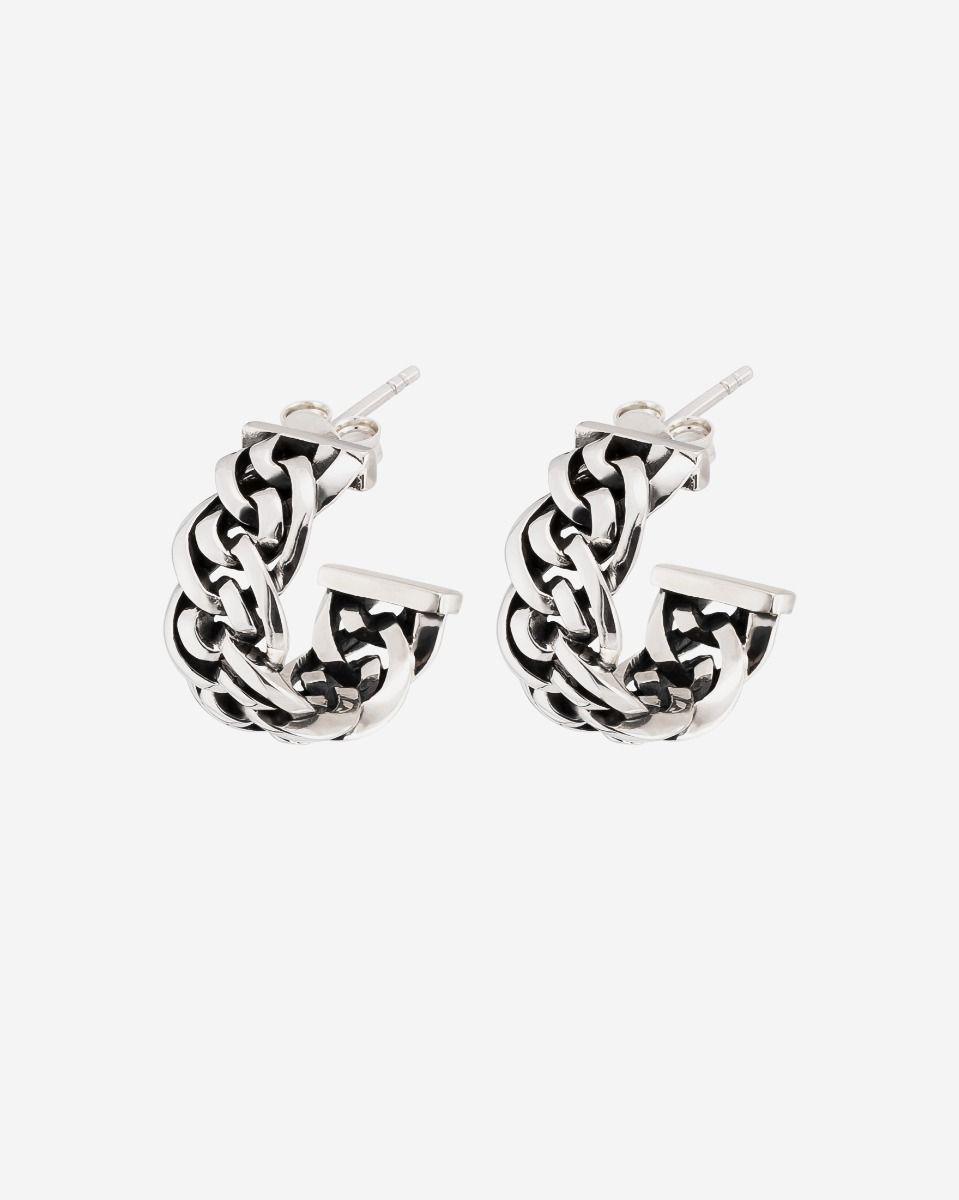 De Nathalie oorbellen zijn prachtige sterling zilveren oorbellen op basis van de Nathalie schakel. De Nathalie schakel is een van de bekendste ontwerpen in onze collectie. De kenmerkende dubbele schakel maakt deze oorbellen tot een echte blikvanger. Creëer een vlotte en stoere look met deze tijdloze pieces!