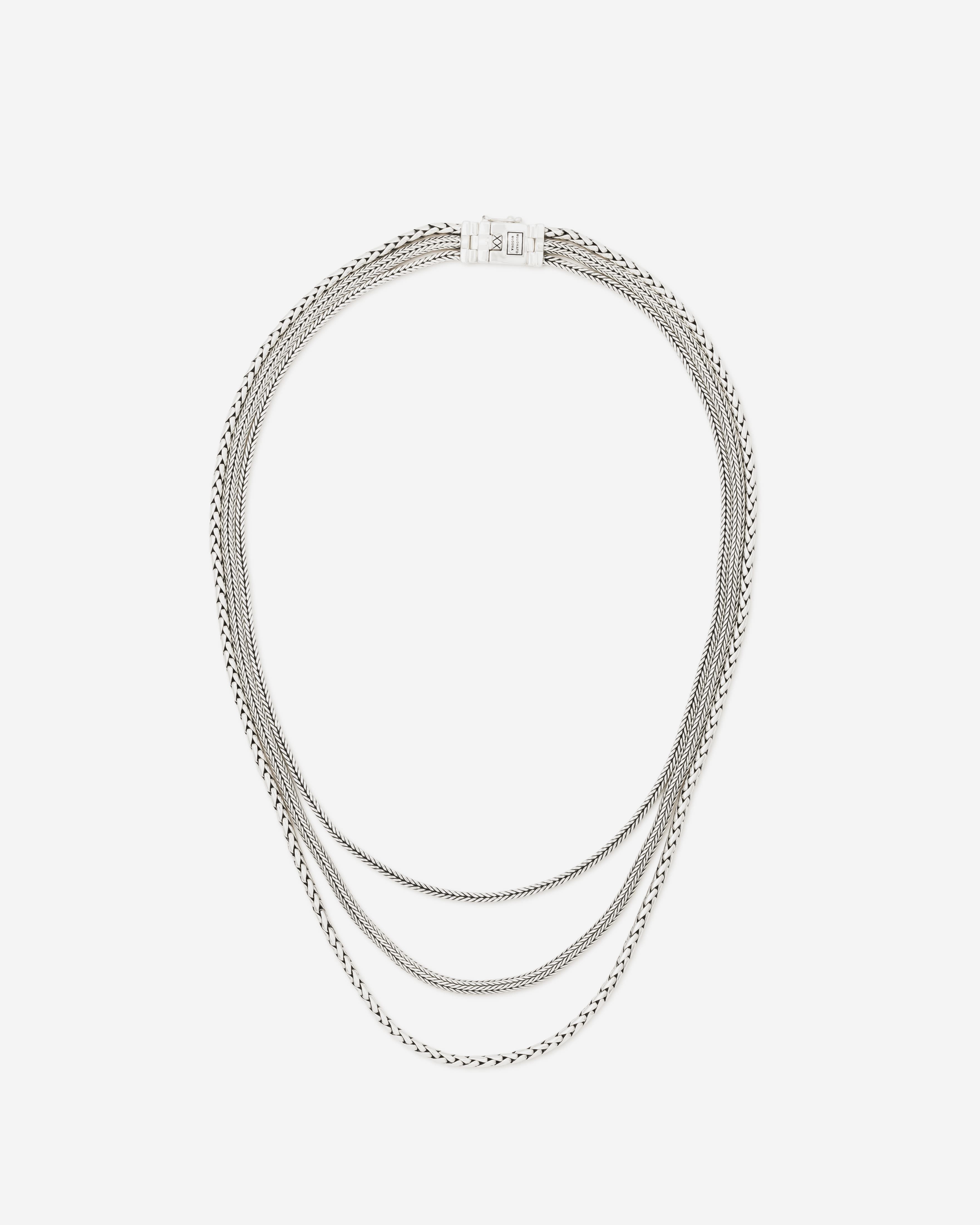 Deze verfijnde sterling zilver mini-ketting is door onze topdesigners met zorg ontworpen en bestaat uit de drie best-selling handgemaakte schakels ‘Barbara’, ‘Ellen’ en ‘George’. Het resultaat: een unieke combinatie van verfijnde lagen, die samensmelten tot één stijlvolle ketting. Met recht een prachtcombinatie.
