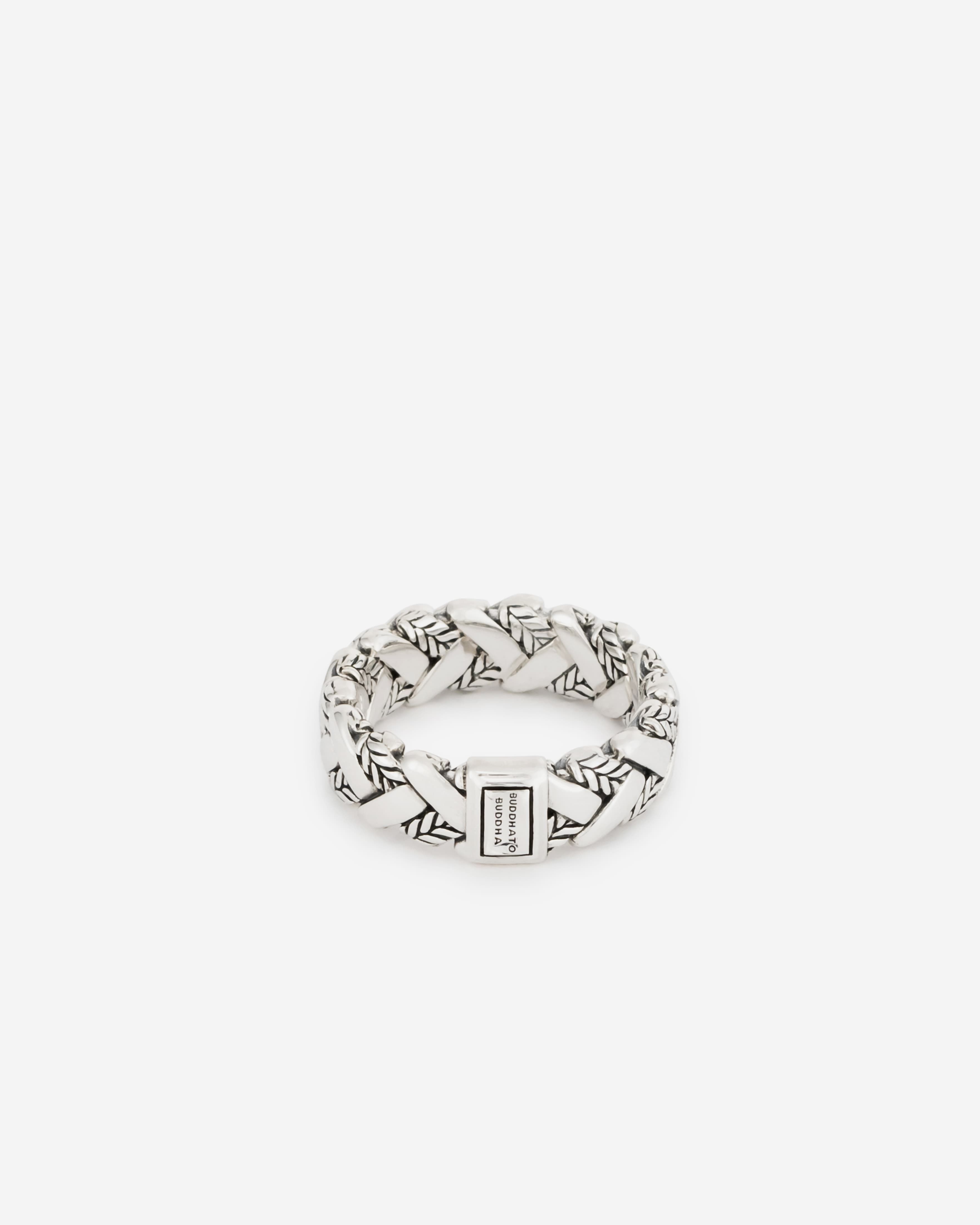 De populaire George familie wordt uitgebreid! Een unieke ring met de bekende George-schakel, maar met een nieuwe touch. Dankzij de aangebrachte structuur op de schakel is deze George Texture ring een echte eye-catcher!