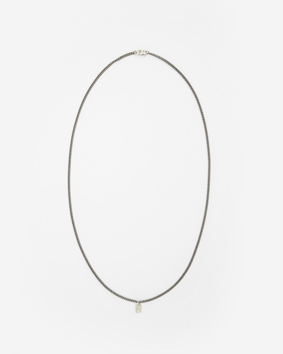 De Buddha to Buddha Essential Necklace is een mooie ketting, tevens erg geschikt als basis voor je bedels. Handgemaakt en tijdloos zoals alle Buddha to Buddha sieraden. De ketting laat zich perfect combineren met andere Buddha to Buddha sieraden. De Essential Necklace is iets dikker dan de Essential XS Necklace.