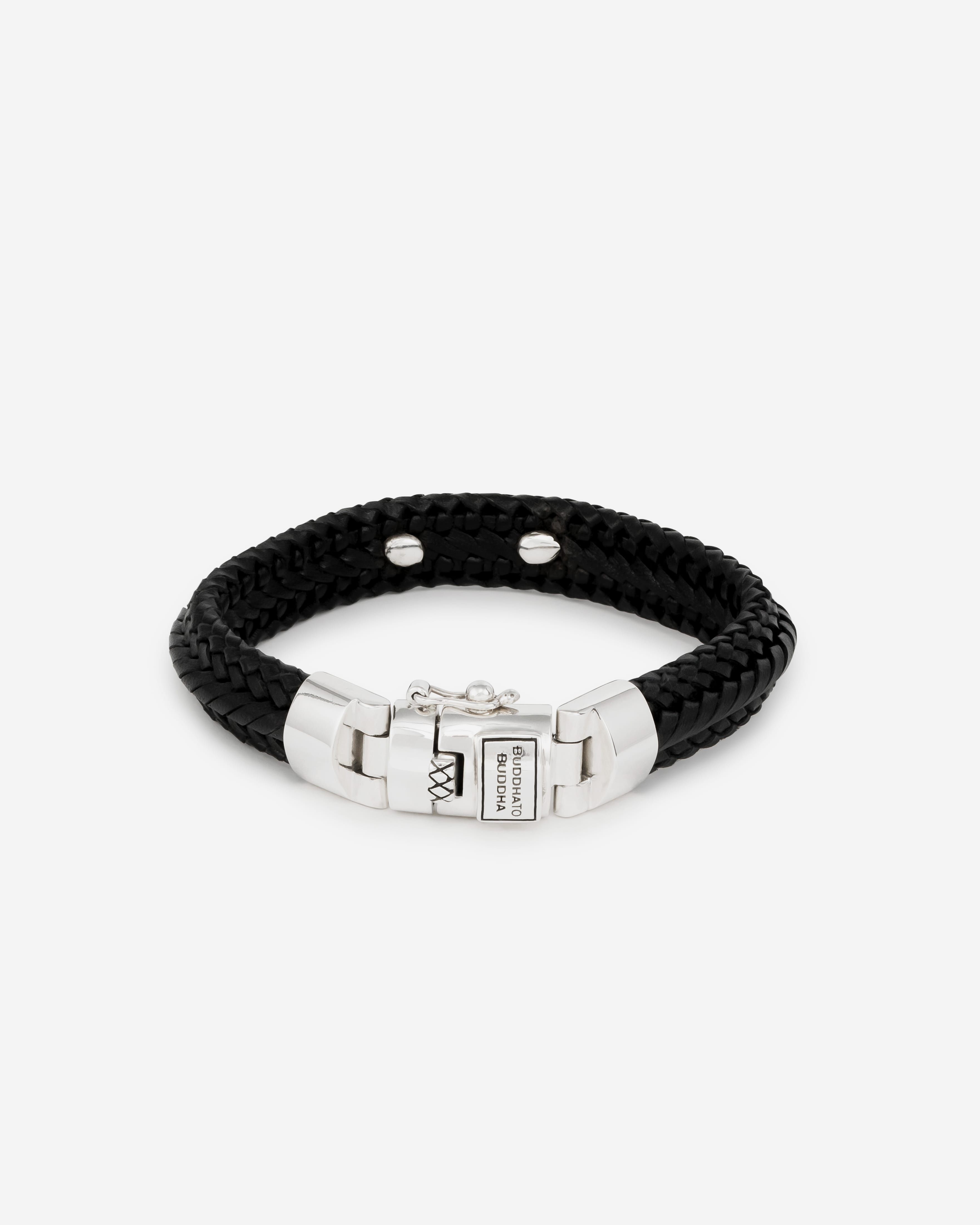 Buddha to Buddha 816BL F - Nurul Small Leather Black Bracelet
De leren variant van de Nurul armband. De karakteristieke armband met een reliëfdesign, maar dan in prachtig soepel zwart leer! Omdat de zwarte kleur bij vrijwel elke outfit past, kiezen veel mensen ervoor deze armband elke dag te dragen! Deze stoere en tijdloze leren armband is een waar kunstwerk! Handgemaakt en perfect combineerbaar met andere Buddha to Buddha sieraden.