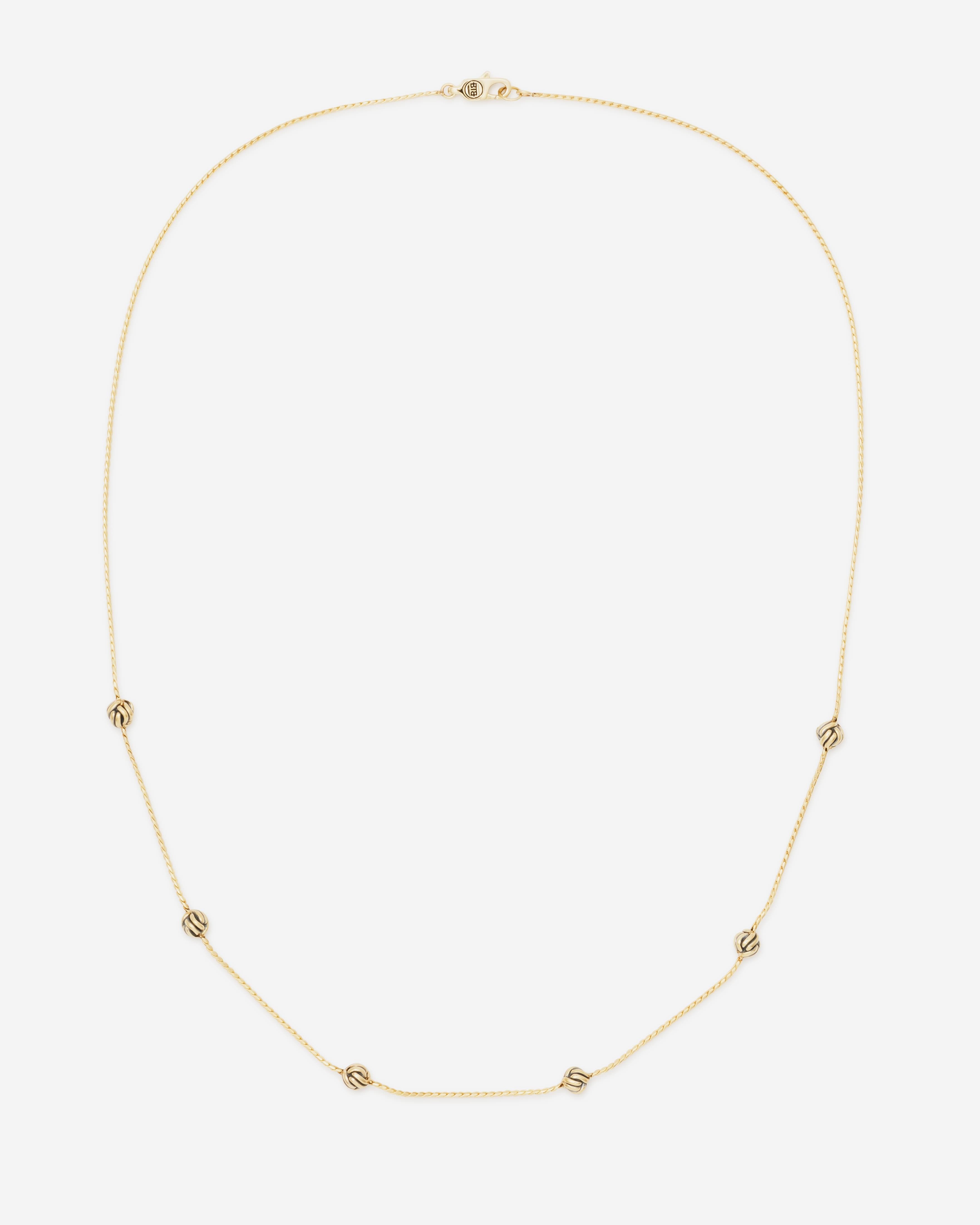 De Refined collectie heeft een verfijnde en elegante stijl. Het ontwerp van deze subtiele geelgouden halsketting is gebaseerd op de bekende schakel van de Katja-familie. De Katja schakel is een geweven design en deze details komen terug in deze verfijnde geelgouden ketting. Het collier is handgemaakt en vervaardigd uit 14kt geelgoud.